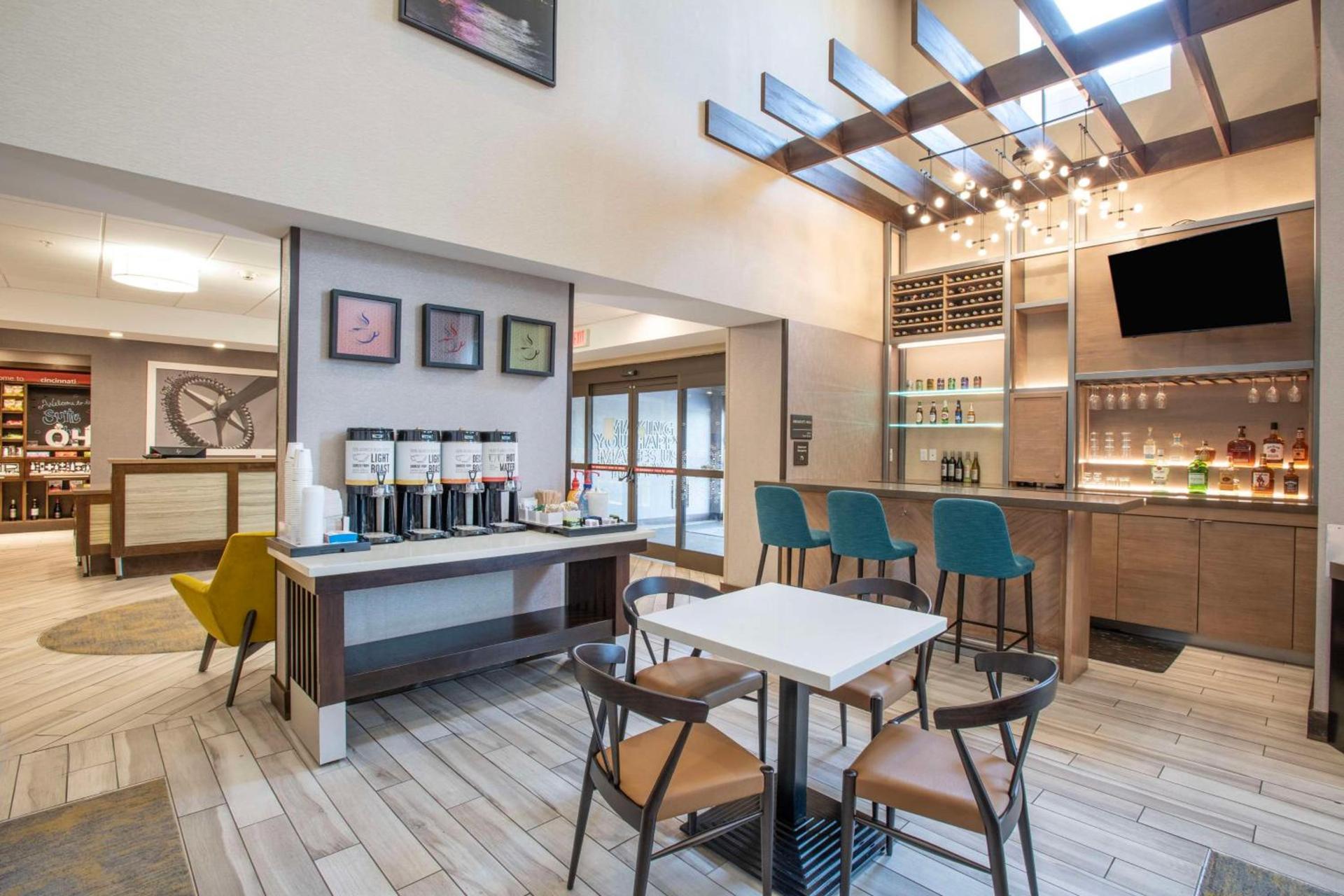 Hampton Inn & Suites - Cincinnati/Kenwood, OH photo 3