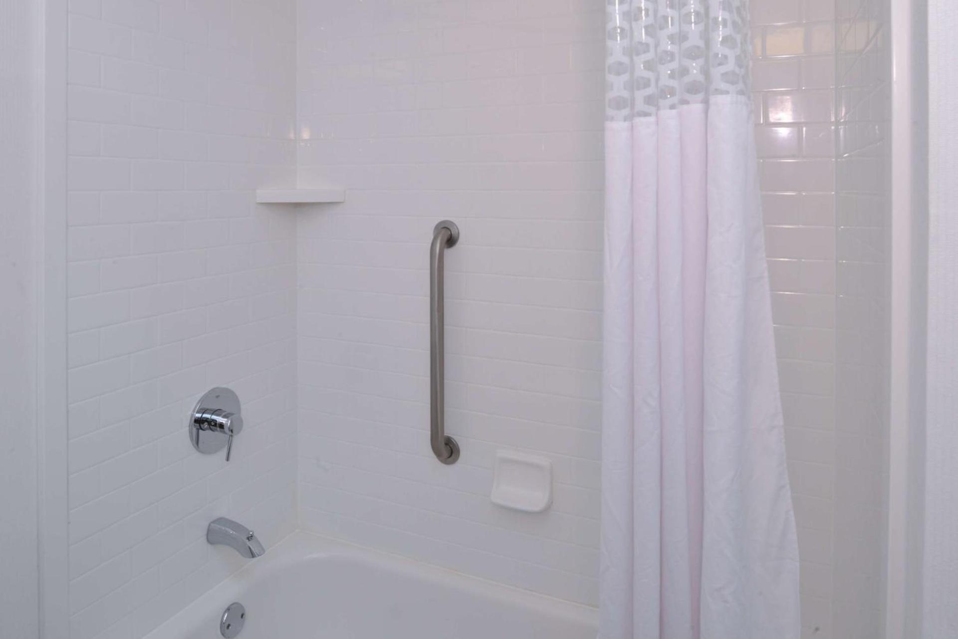 Hampton Inn Carbondale photo 33