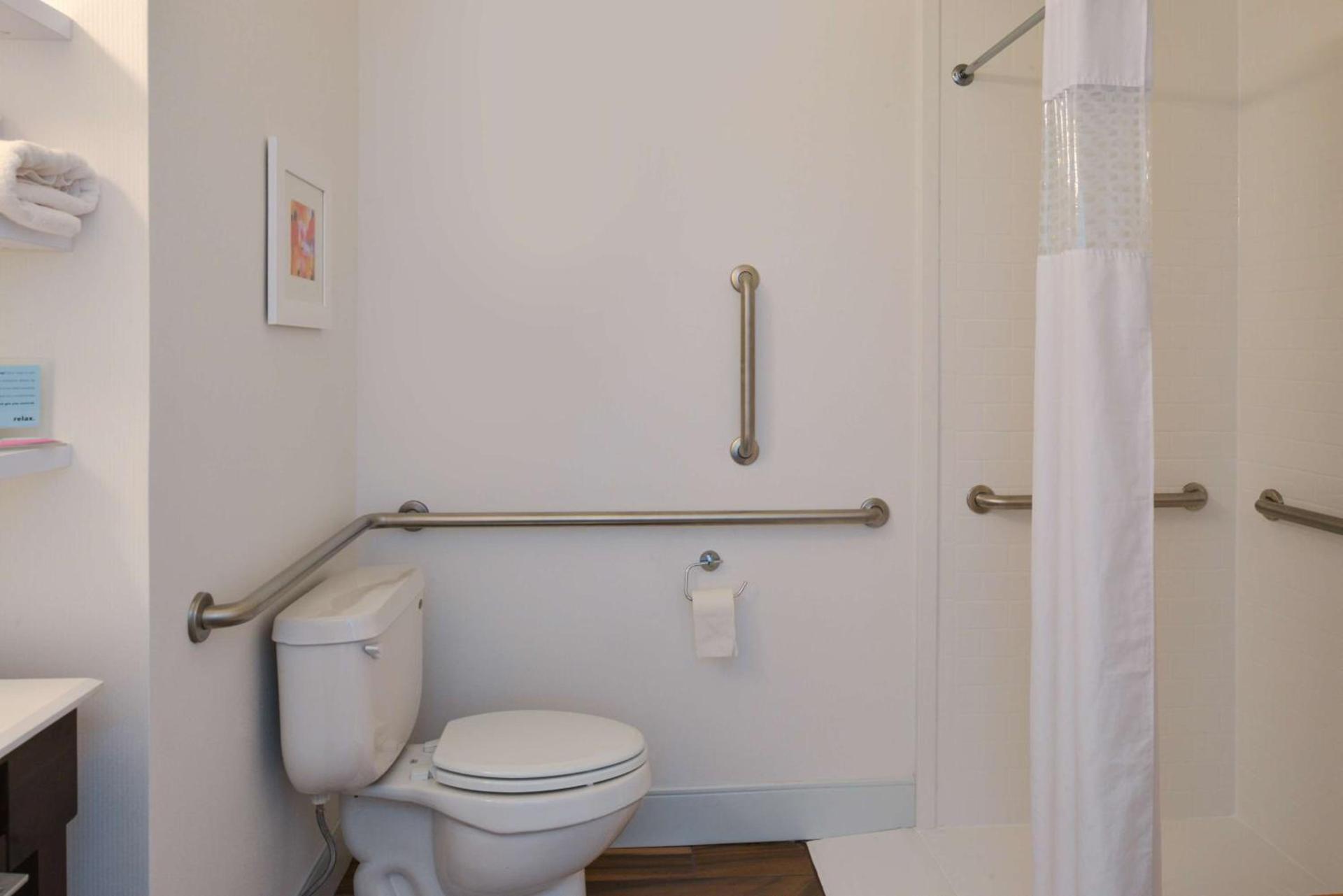 Hampton Inn Carbondale photo 31
