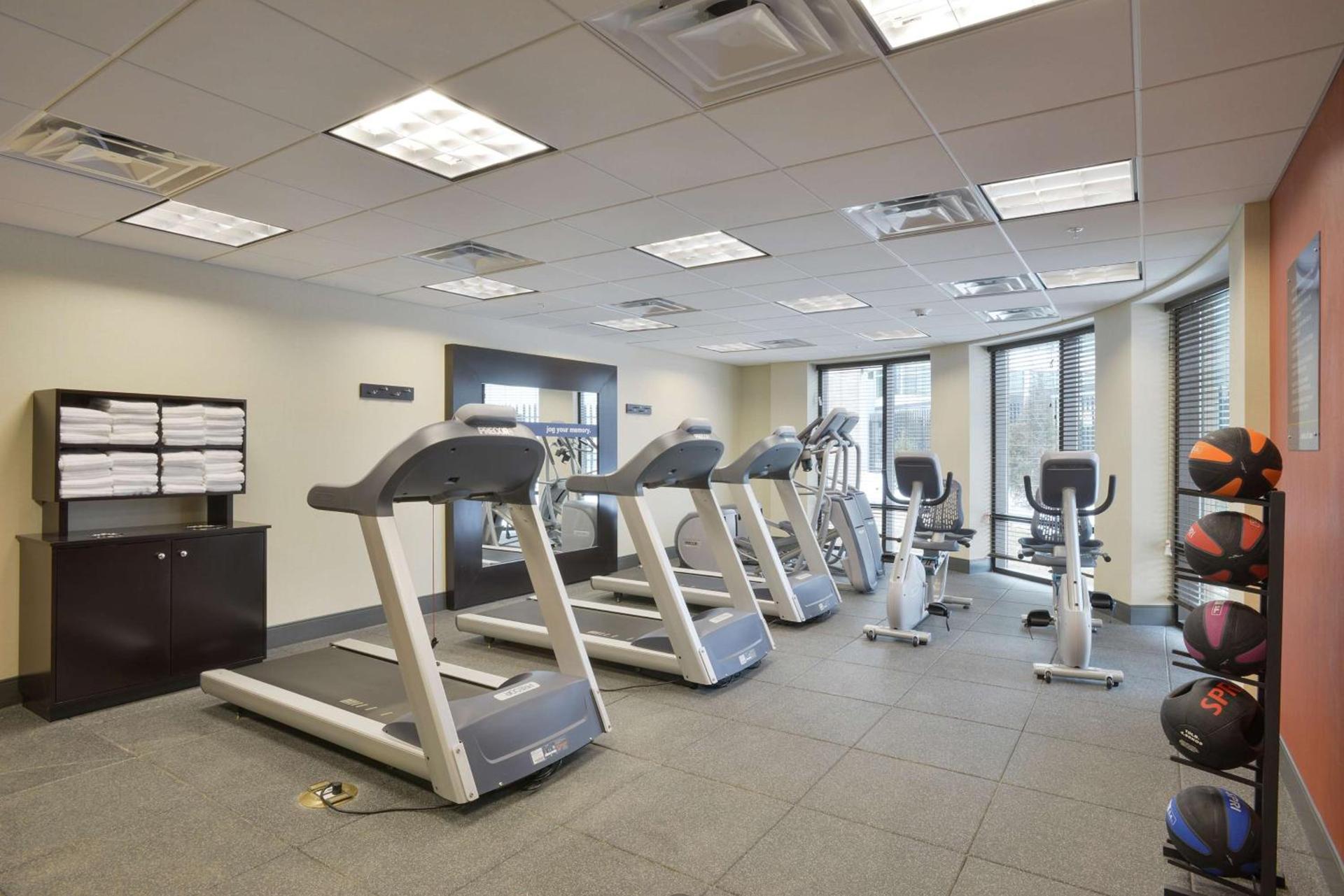 Hampton Inn & Suites - Cincinnati/Kenwood, OH photo 10