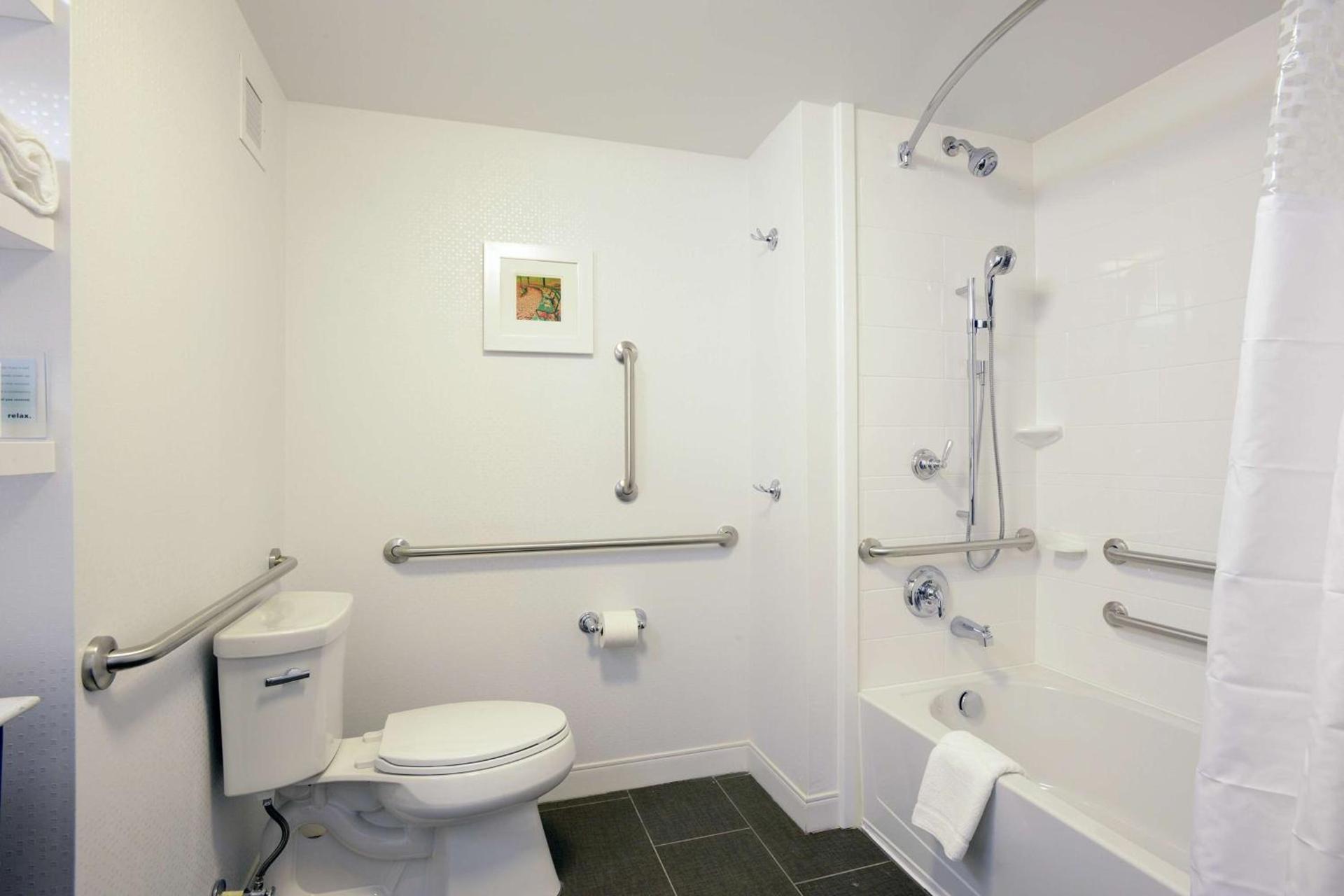 Hampton Inn & Suites - Cincinnati/Kenwood, OH photo 15