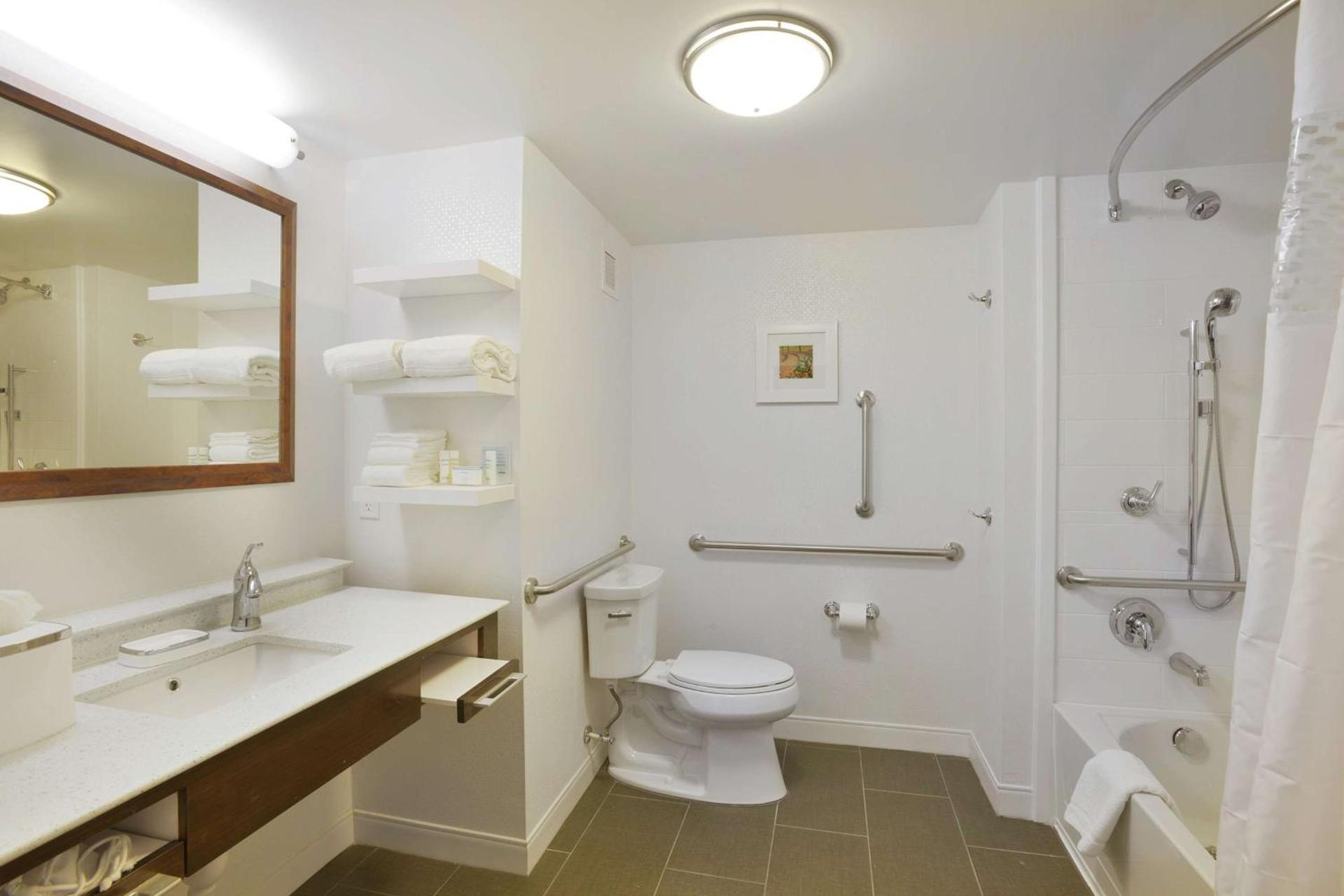 Hampton Inn & Suites - Cincinnati/Kenwood, OH photo 16