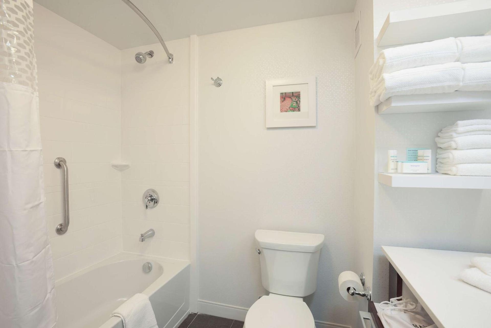 Hampton Inn & Suites - Cincinnati/Kenwood, OH photo 18