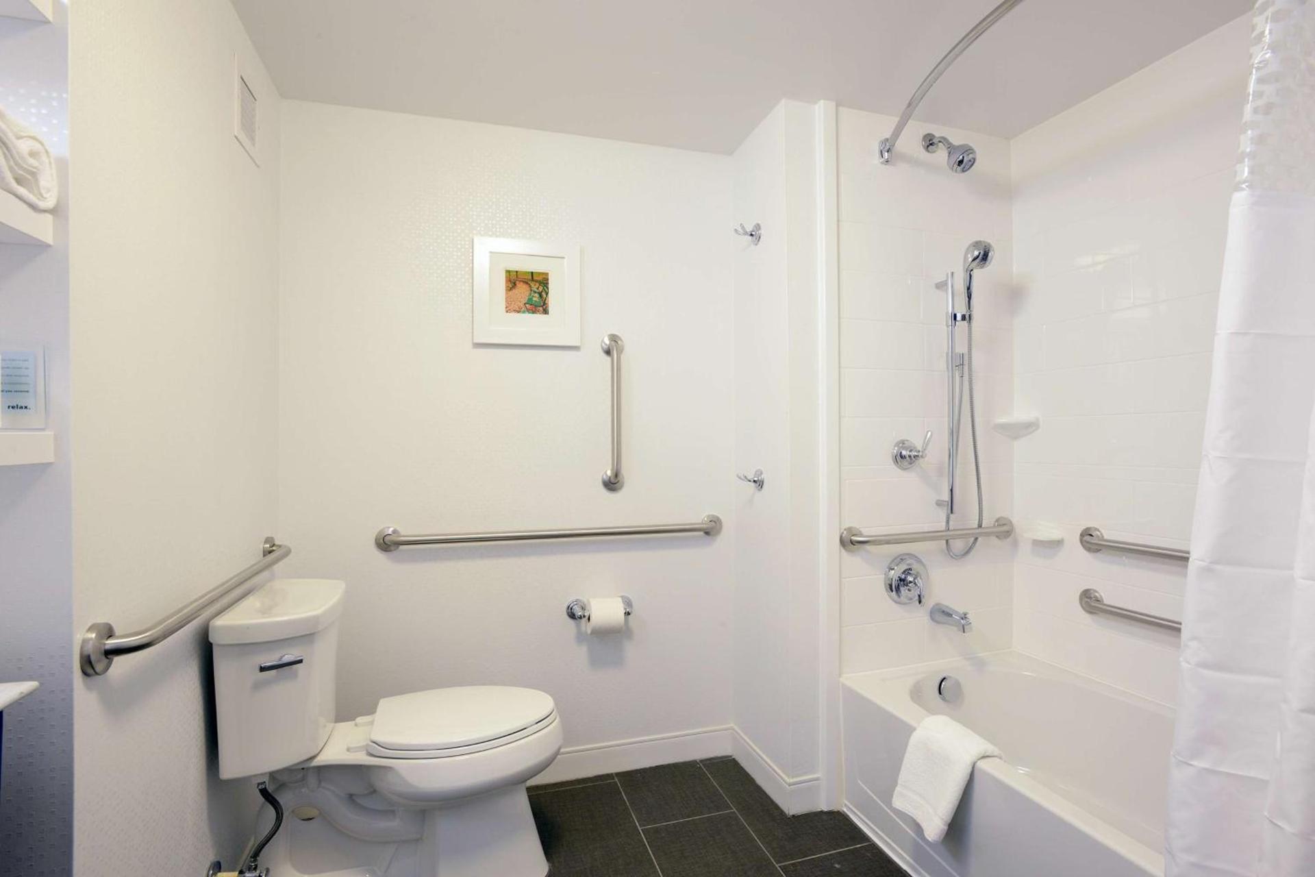 Hampton Inn & Suites - Cincinnati/Kenwood, OH photo 21