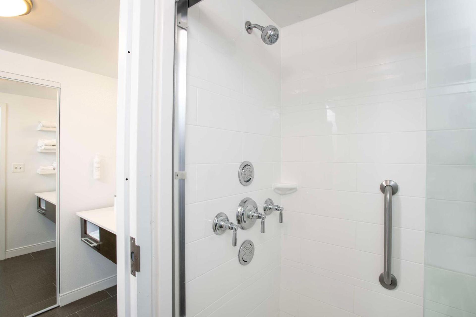 Hampton Inn & Suites - Cincinnati/Kenwood, OH photo 34