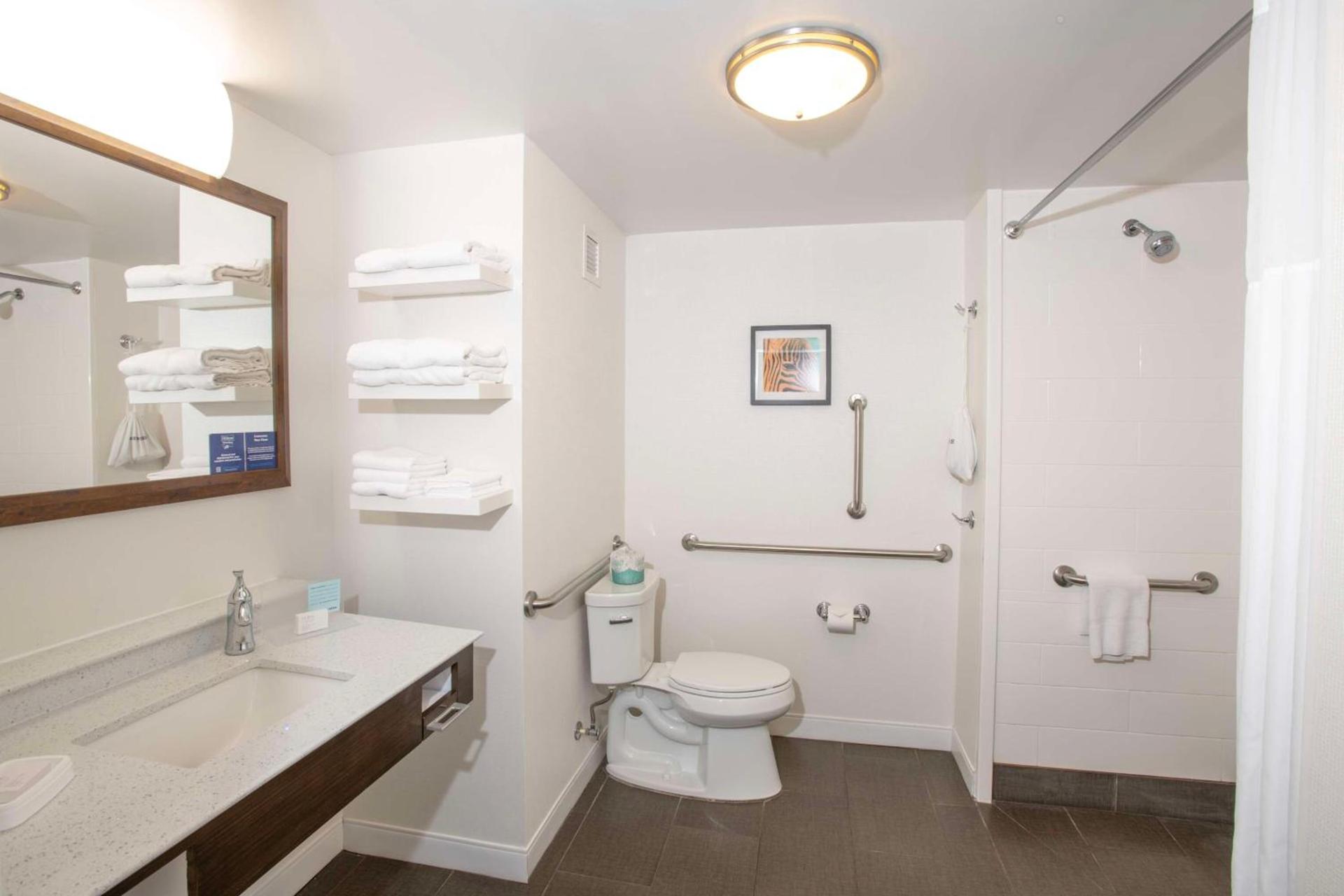Hampton Inn & Suites - Cincinnati/Kenwood, OH photo 43
