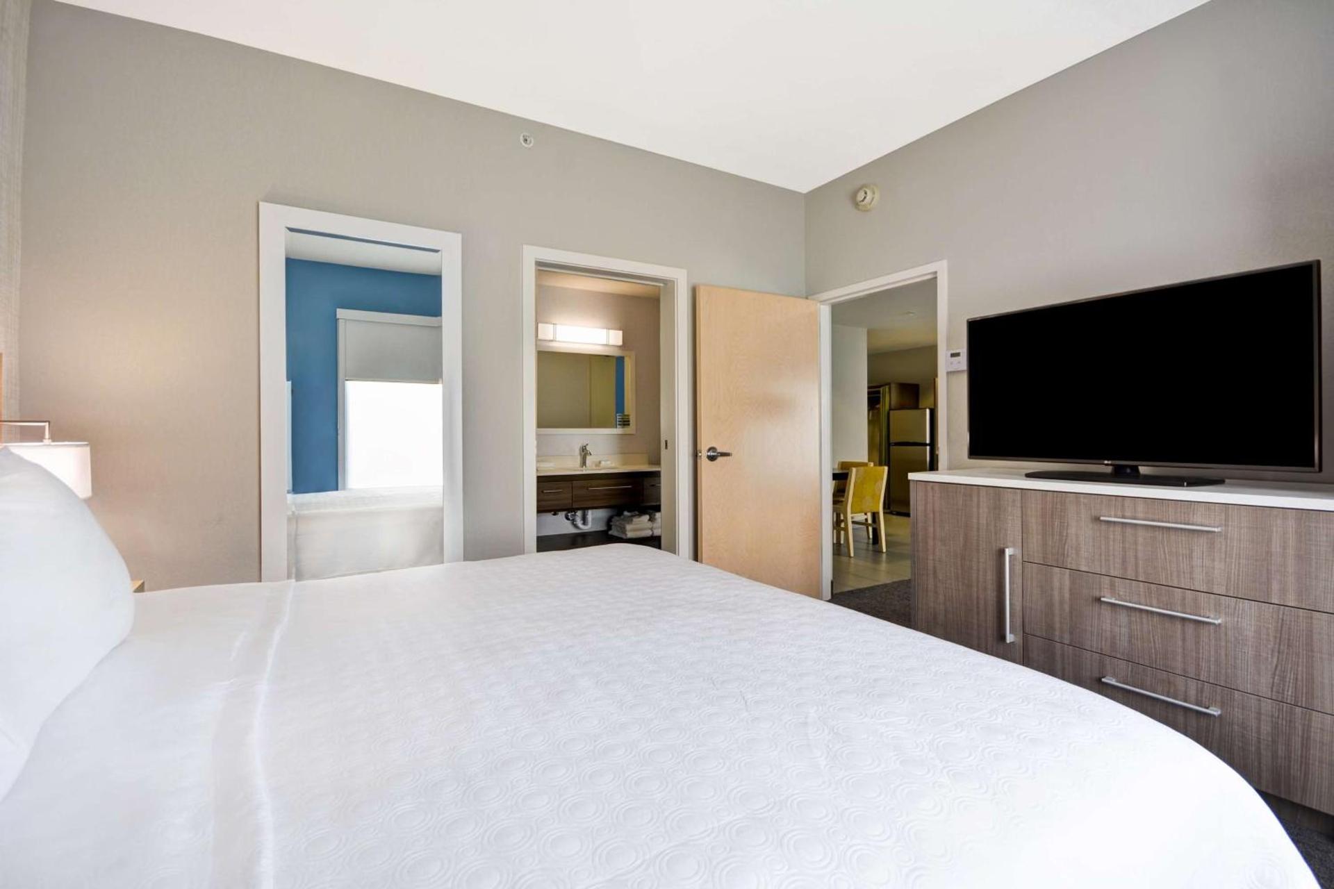 Home2 Suites By Hilton Blue Ash Cincinnati photo 24