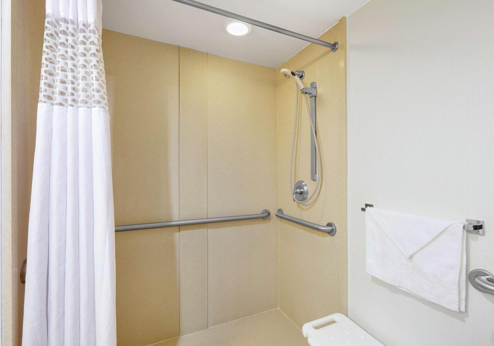 Hampton Inn Los Angeles/Carson photo 9