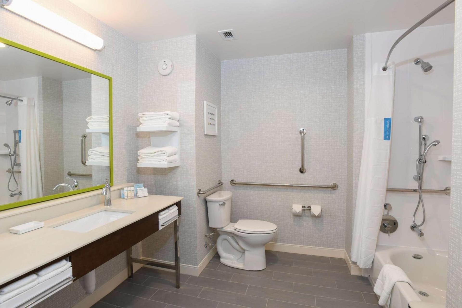 Hampton Inn & Suites Cincinnati Liberty Township photo 26