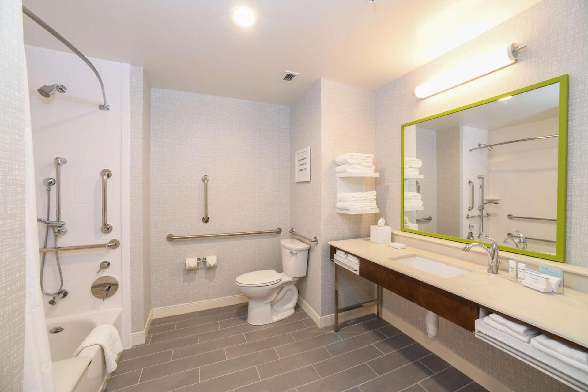 Hampton Inn & Suites Cincinnati Liberty Township photo 29