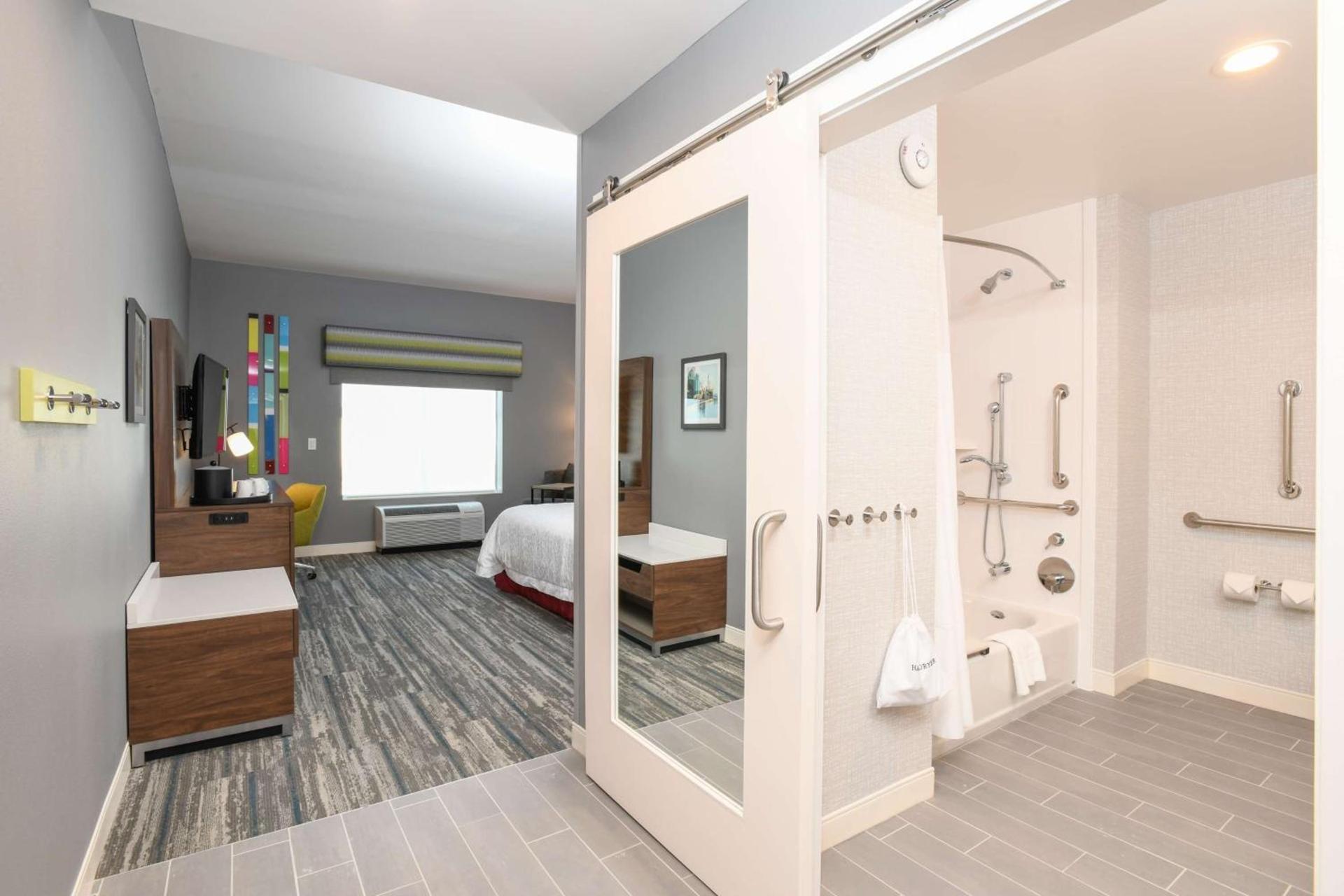 Hampton Inn & Suites Cincinnati Liberty Township photo 32