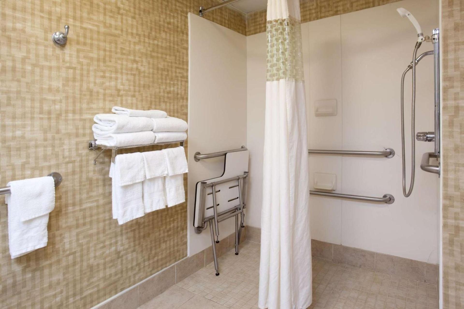 Hampton Inn Cincinnati Kings Island photo 16