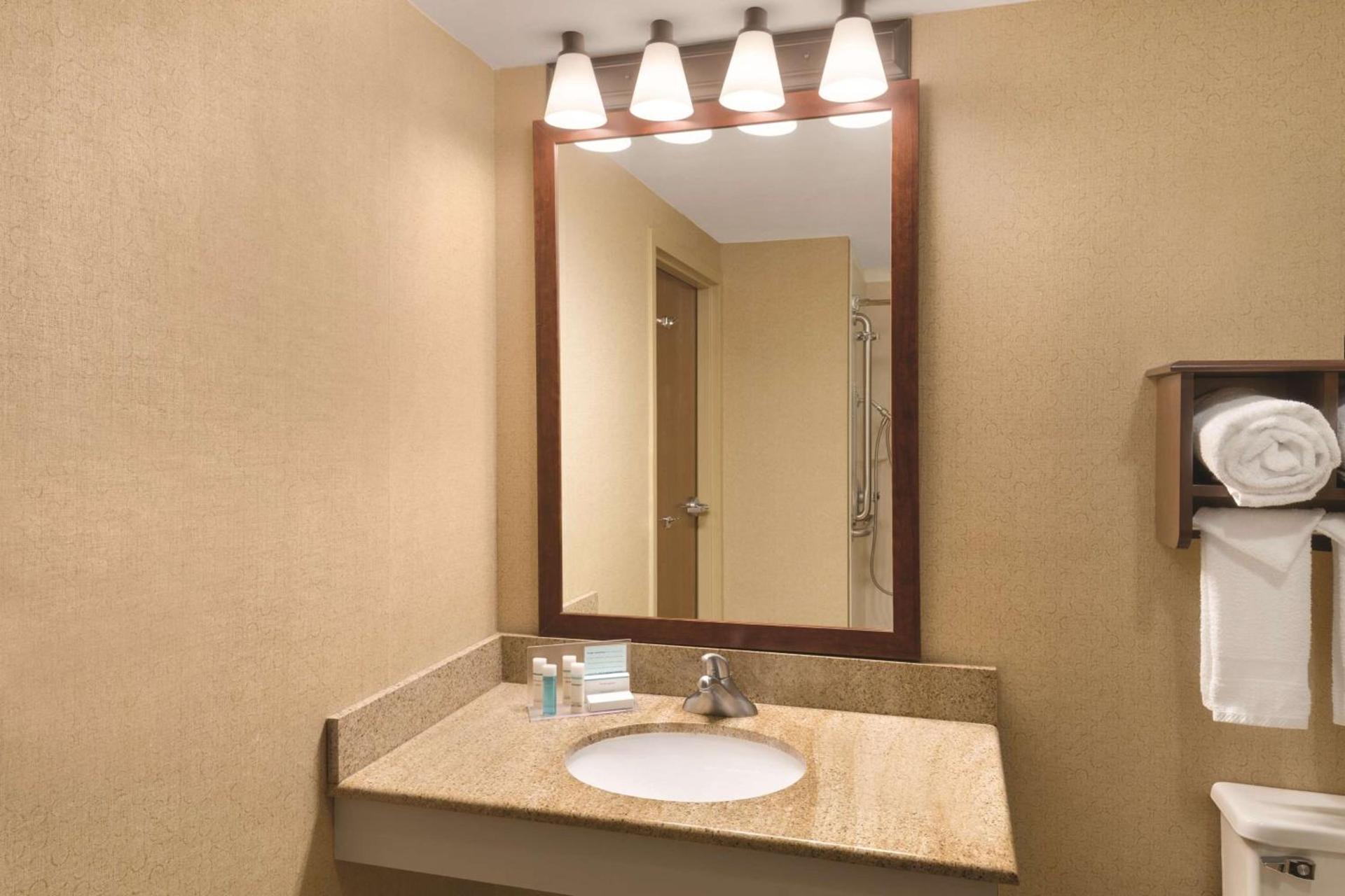 Hampton Inn Cincinnati Kings Island photo 27