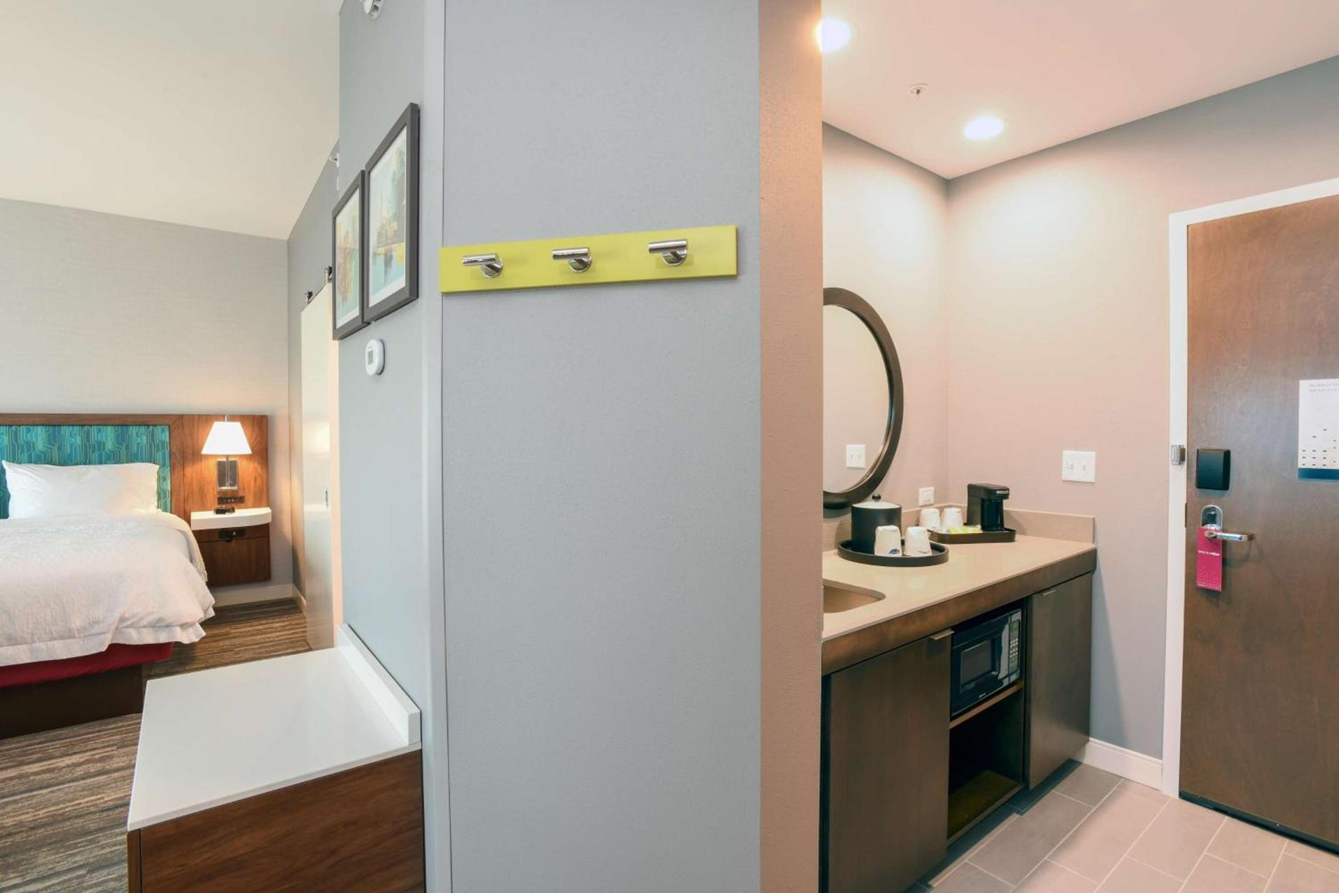 Hampton Inn & Suites Cincinnati Liberty Township photo 43
