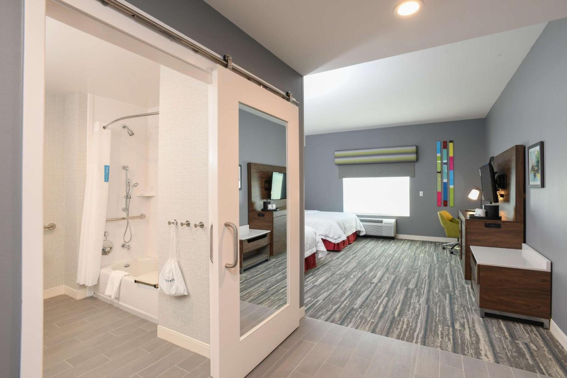 Hampton Inn & Suites Cincinnati Liberty Township photo 46
