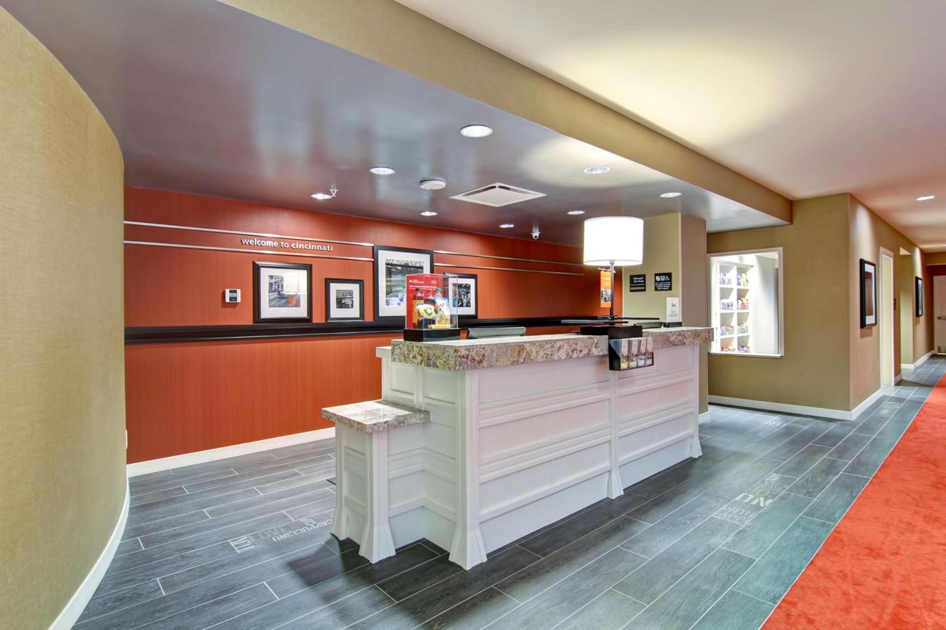 Hampton Inn and Suites Cincinnati - Downtown photo 6