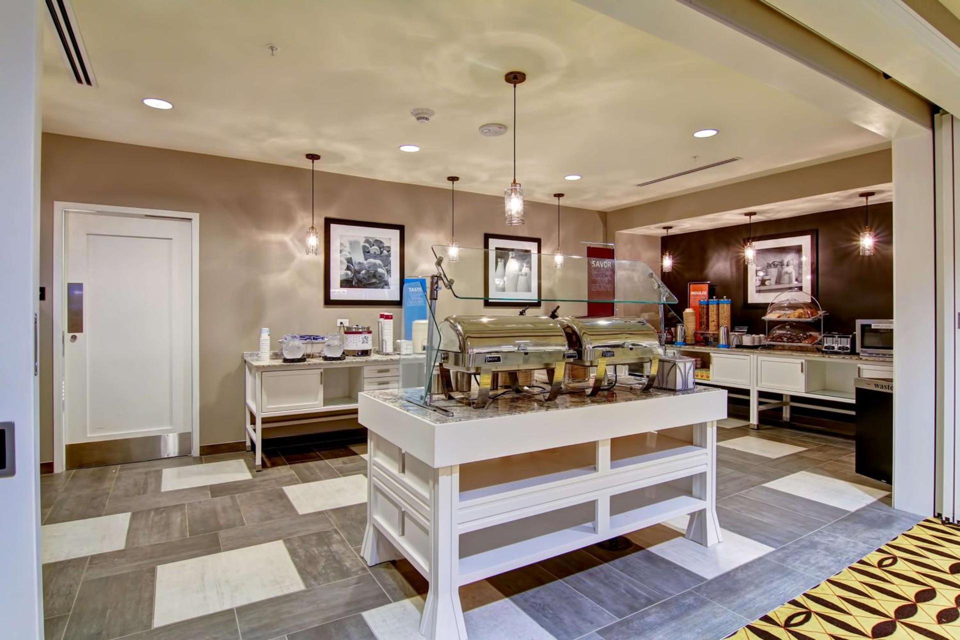 Hampton Inn and Suites Cincinnati - Downtown photo 8