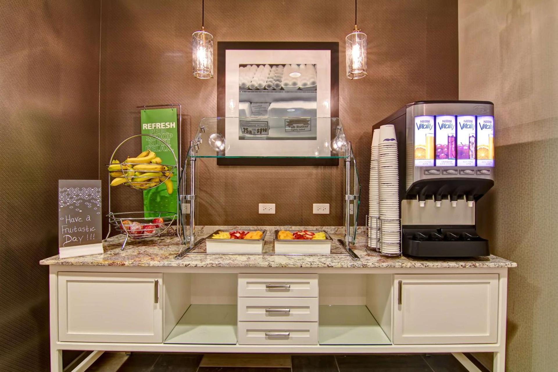 Hampton Inn and Suites Cincinnati - Downtown photo 11