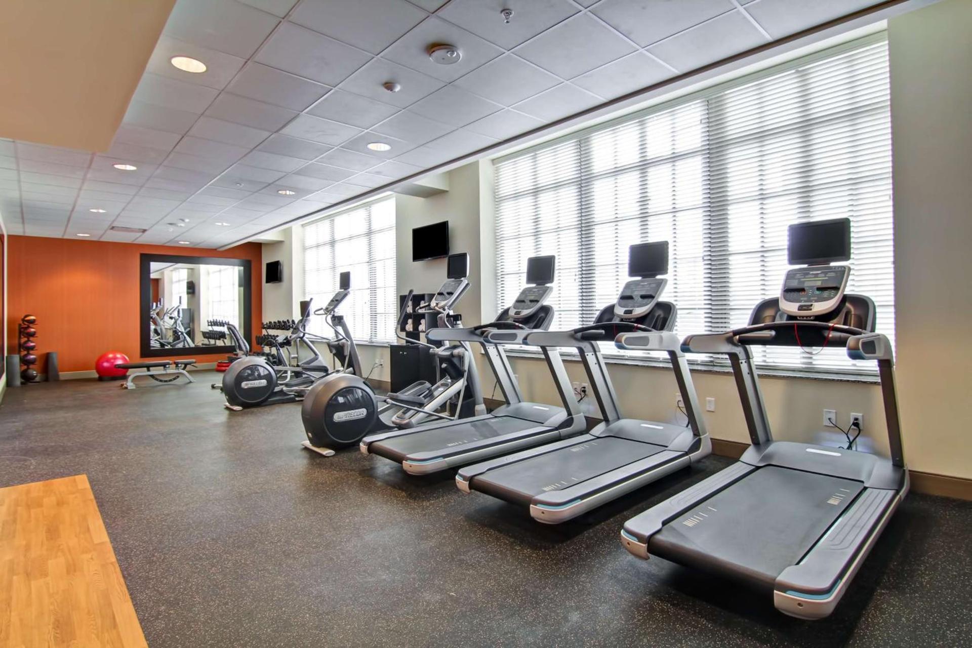 Hampton Inn and Suites Cincinnati - Downtown photo 12