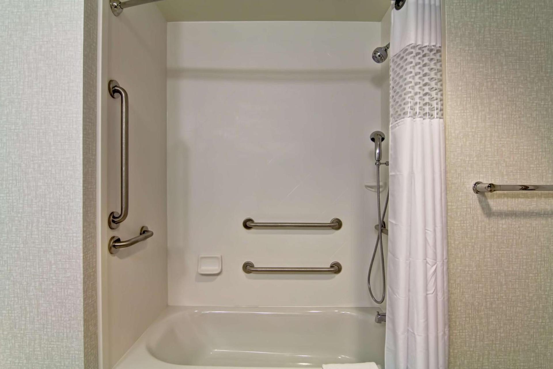Hampton Inn and Suites Cincinnati - Downtown photo 20