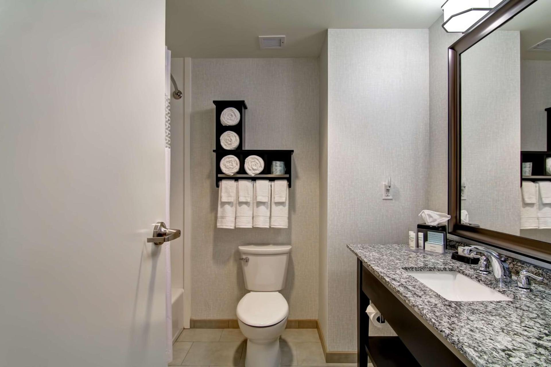 Hampton Inn and Suites Cincinnati - Downtown photo 21