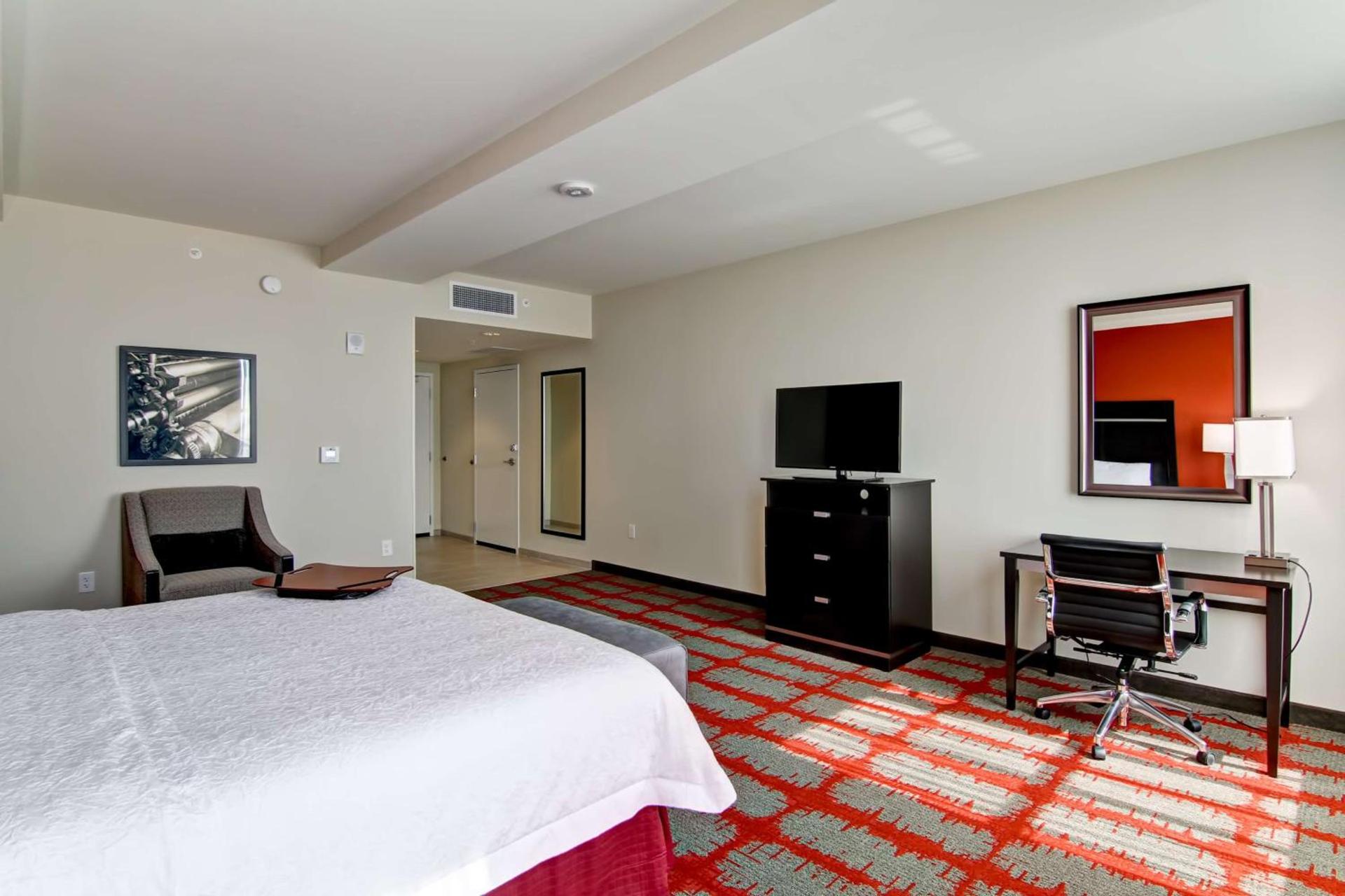 Hampton Inn and Suites Cincinnati - Downtown photo 26