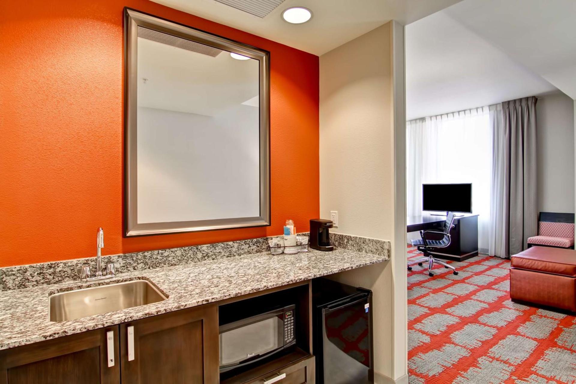 Hampton Inn and Suites Cincinnati - Downtown photo 31