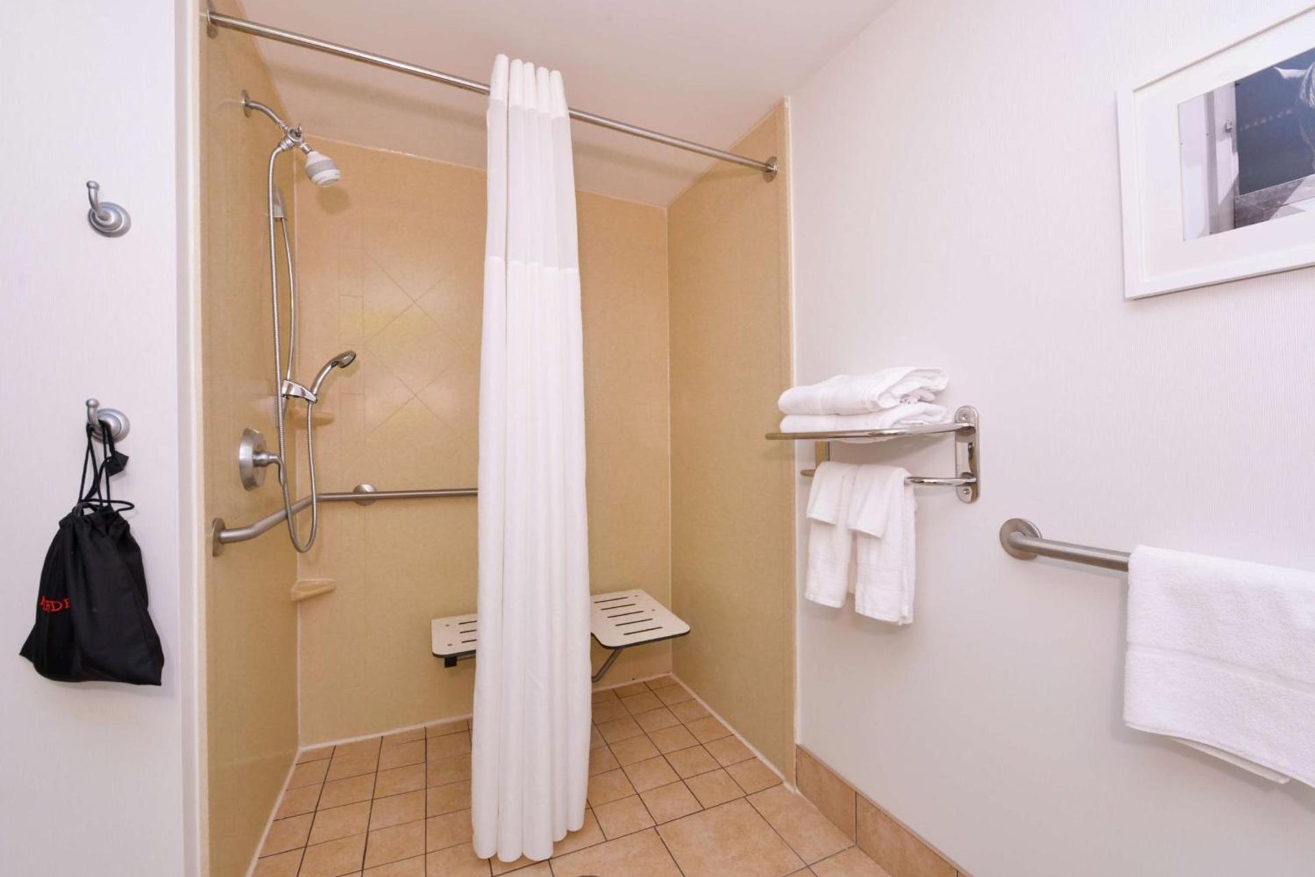 Hampton Inn & Suites Wilmington photo 43