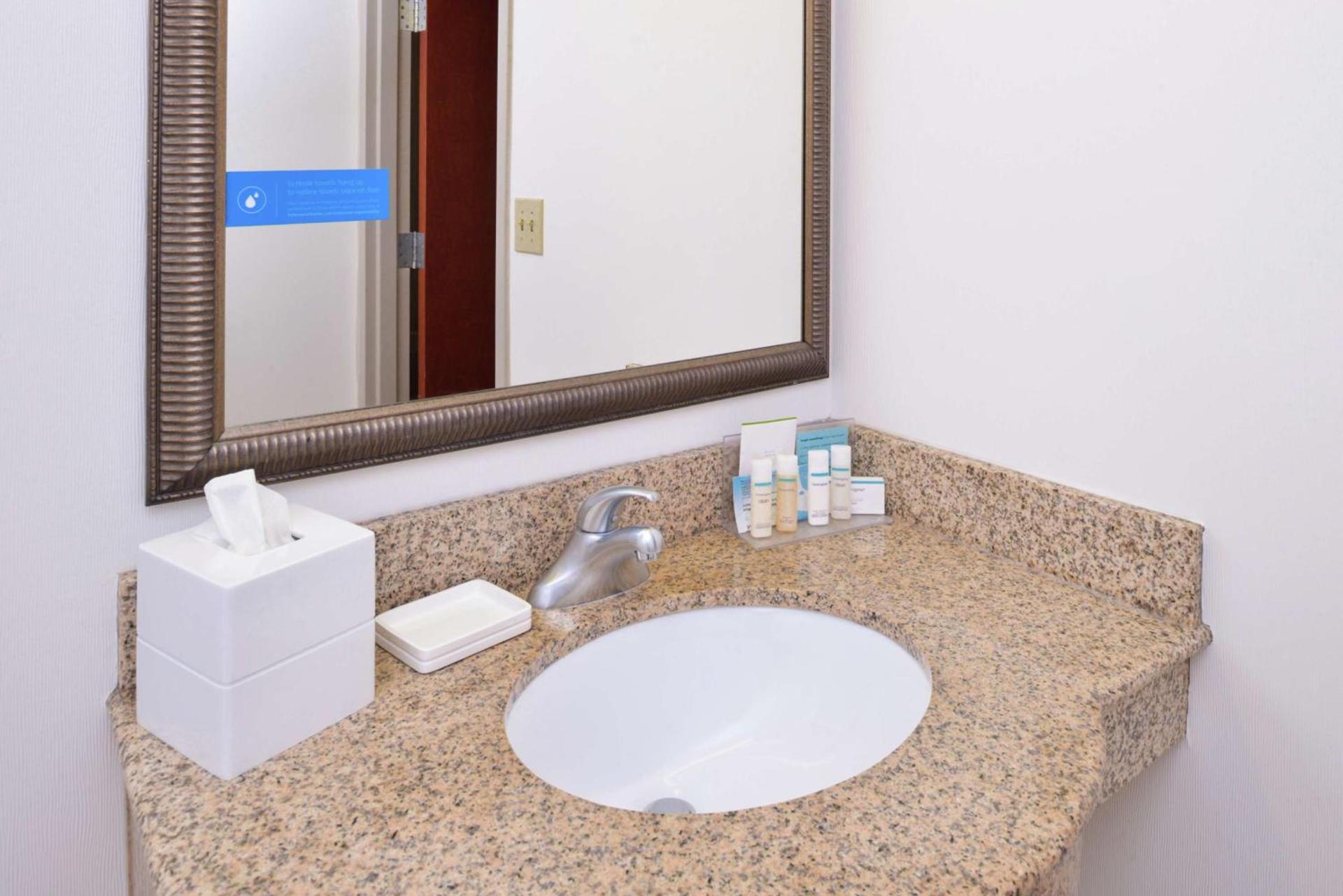 Hampton Inn & Suites Wilmington photo 48