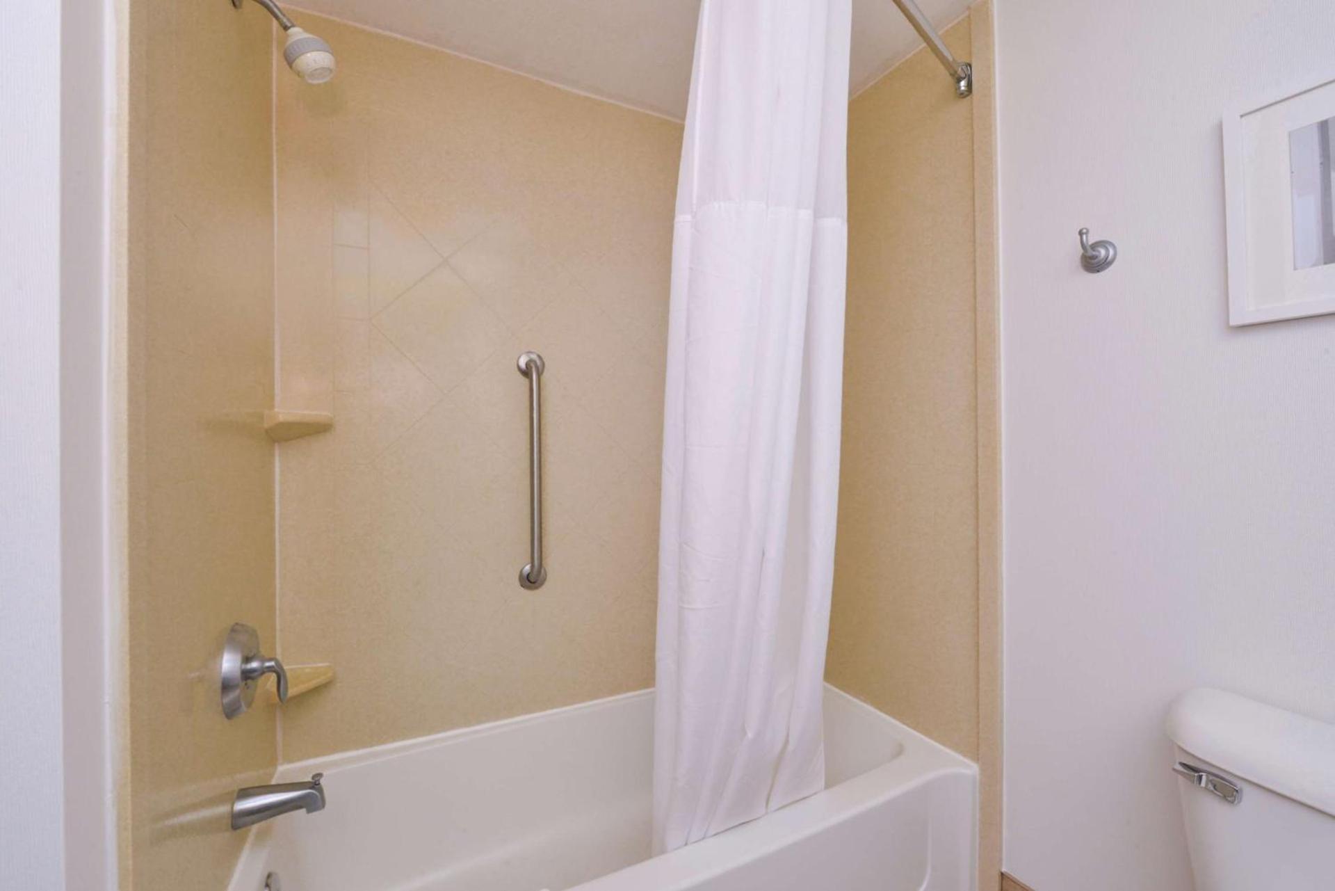 Hampton Inn & Suites Wilmington photo 50