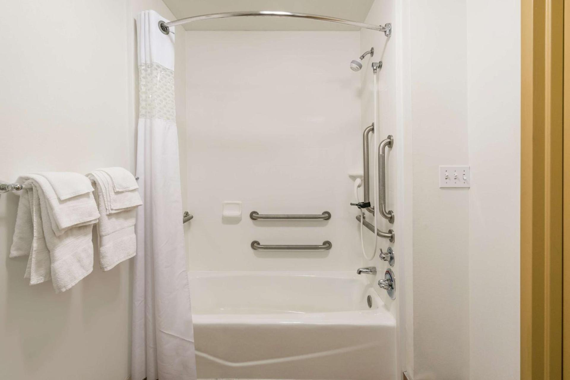 Hampton Inn Corydon photo 31