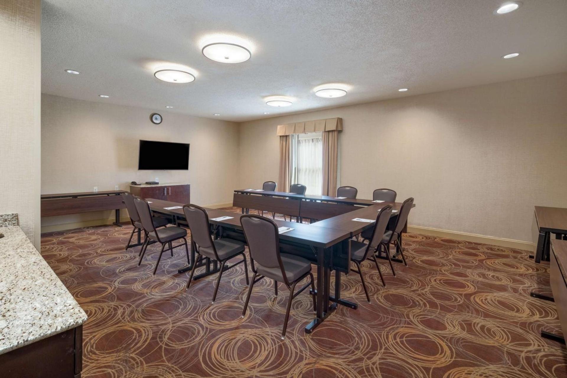 Hampton Inn Corydon photo 41