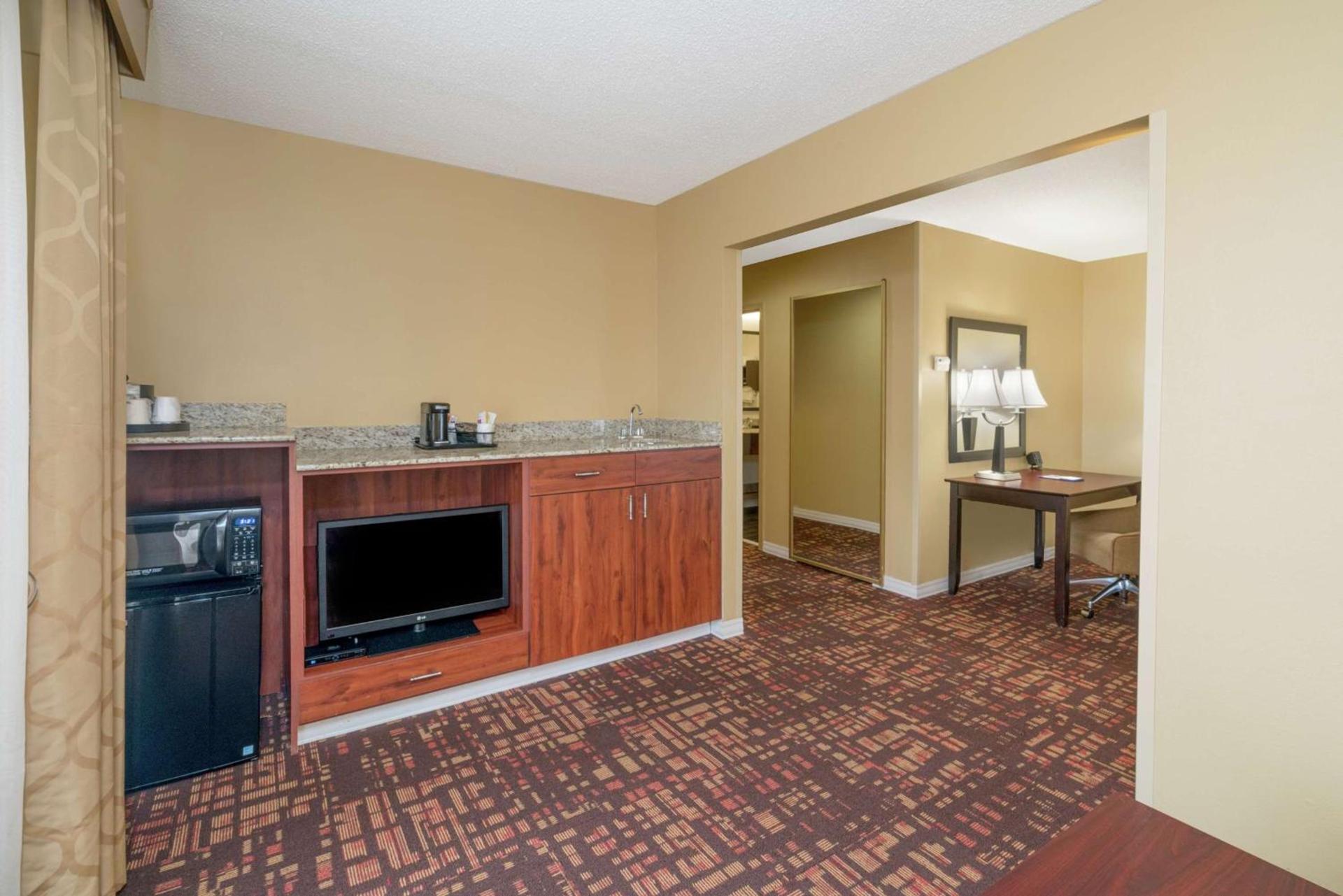 Hampton Inn Corydon photo 39