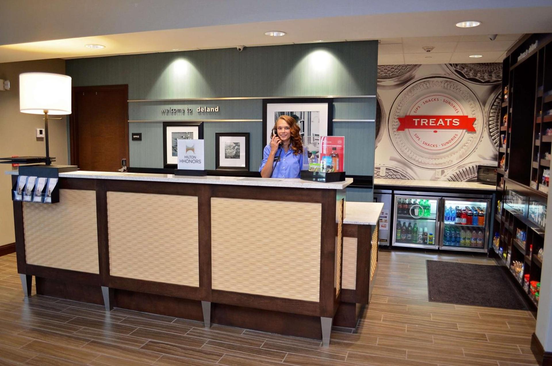 Hampton Inn & Suites - DeLand photo 3