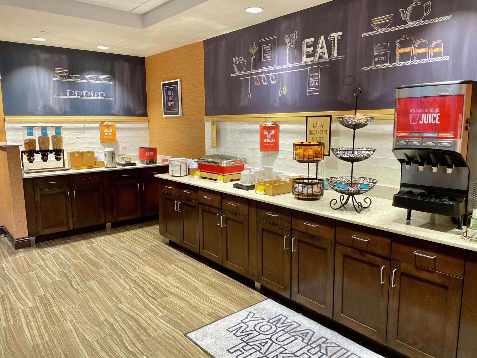 Hampton Inn & Suites - DeLand photo 8