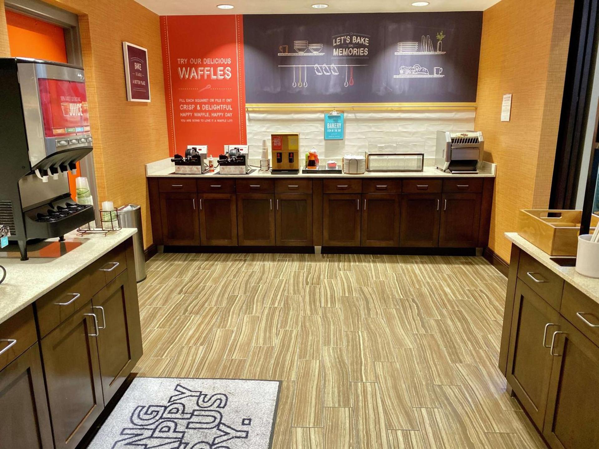 Hampton Inn & Suites - DeLand photo 11