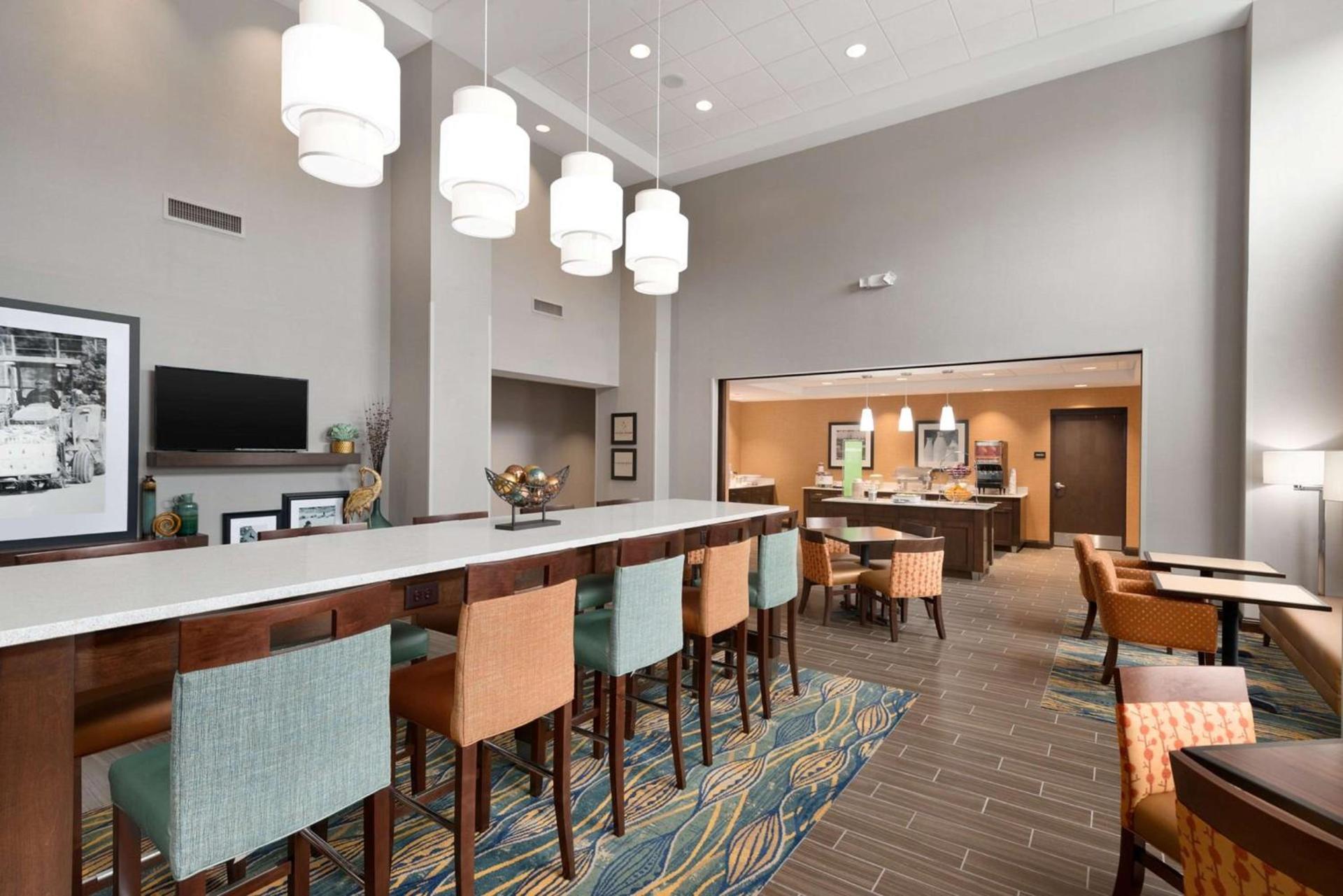 Hampton Inn & Suites - DeLand photo 14