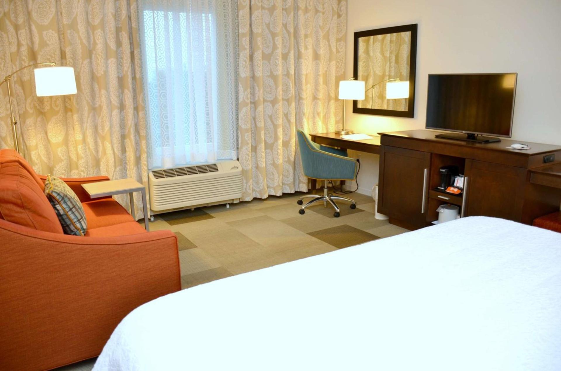 Hampton Inn & Suites - DeLand photo 28