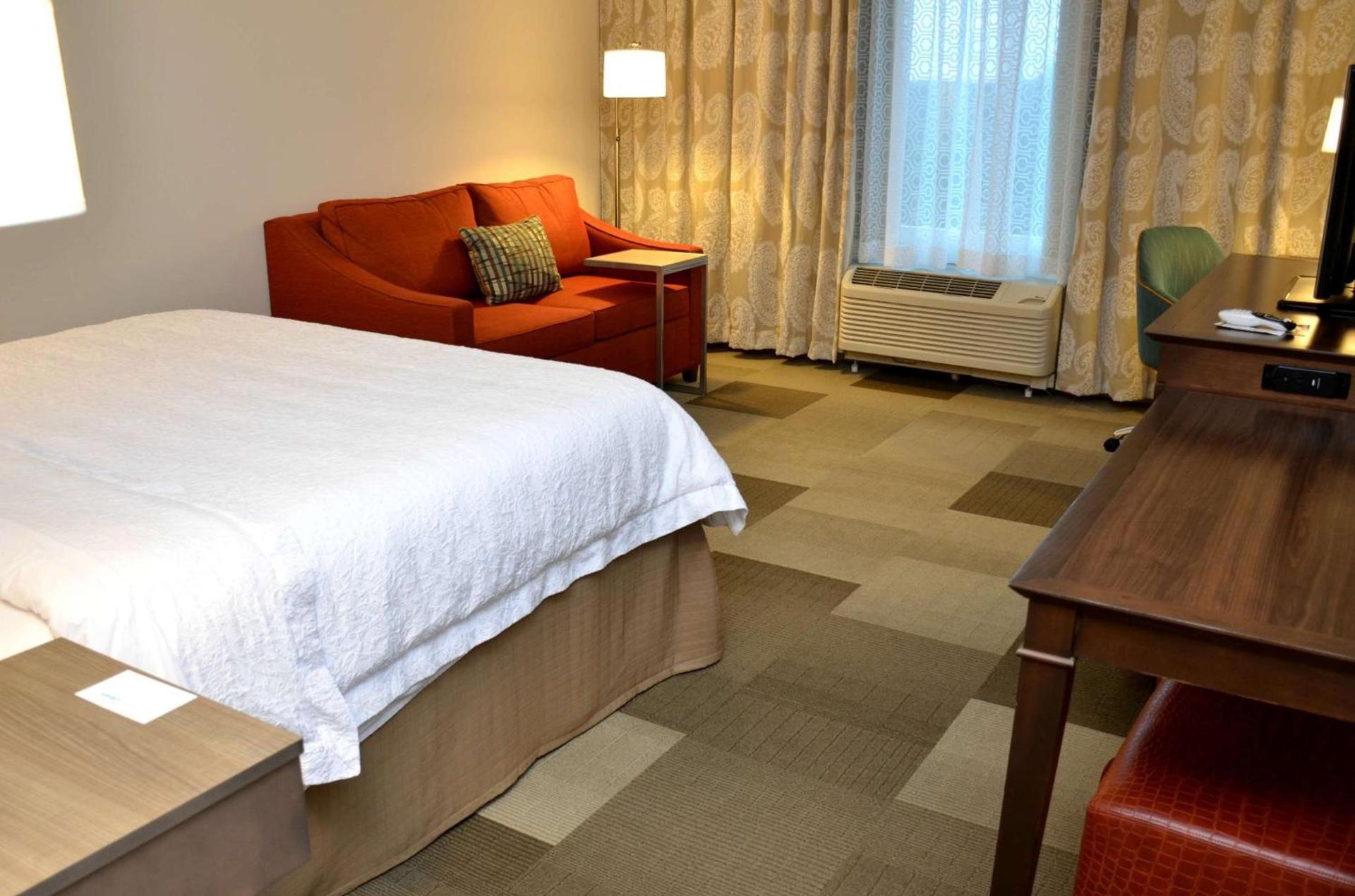 Hampton Inn & Suites - DeLand photo 29