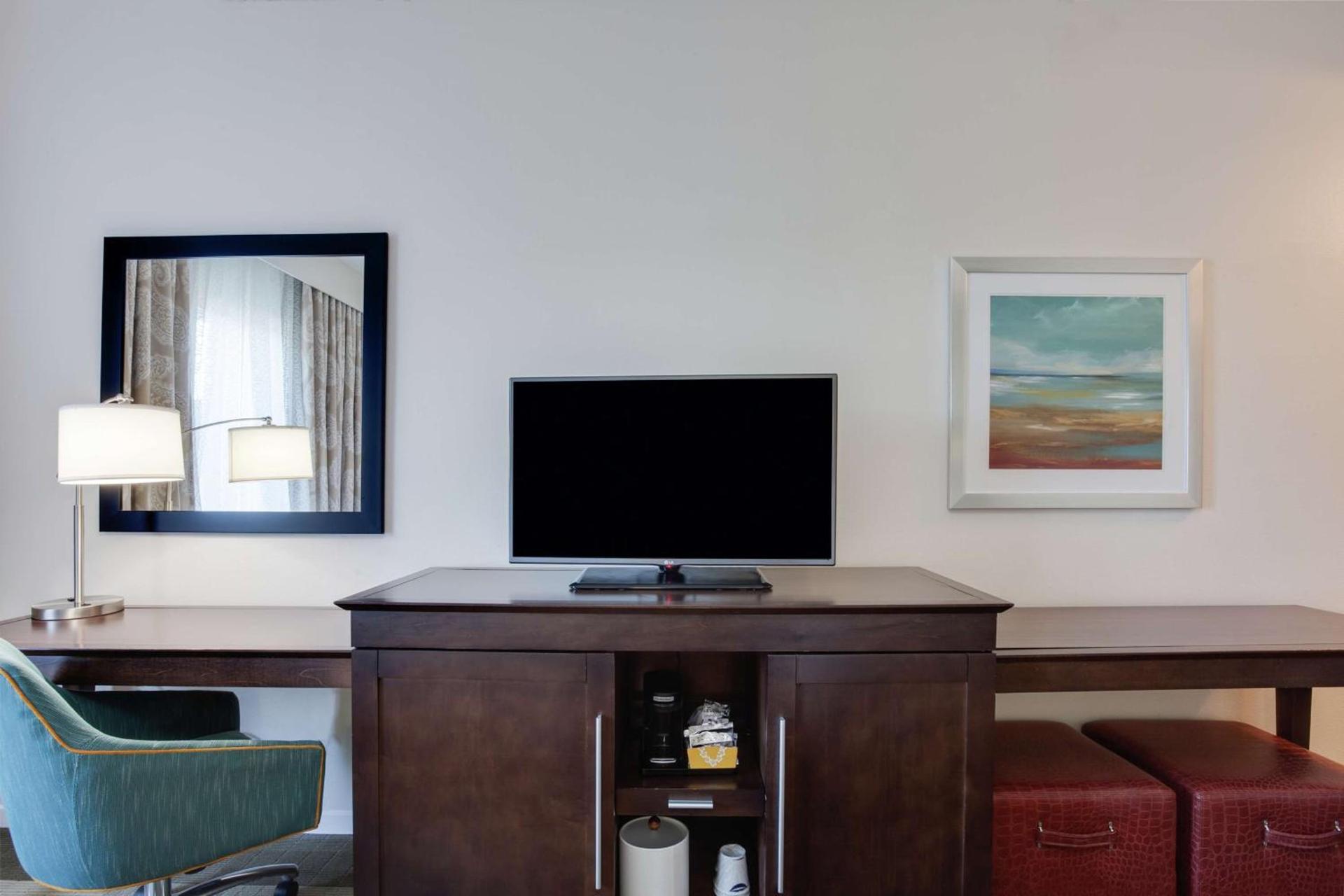 Hampton Inn & Suites - DeLand photo 42
