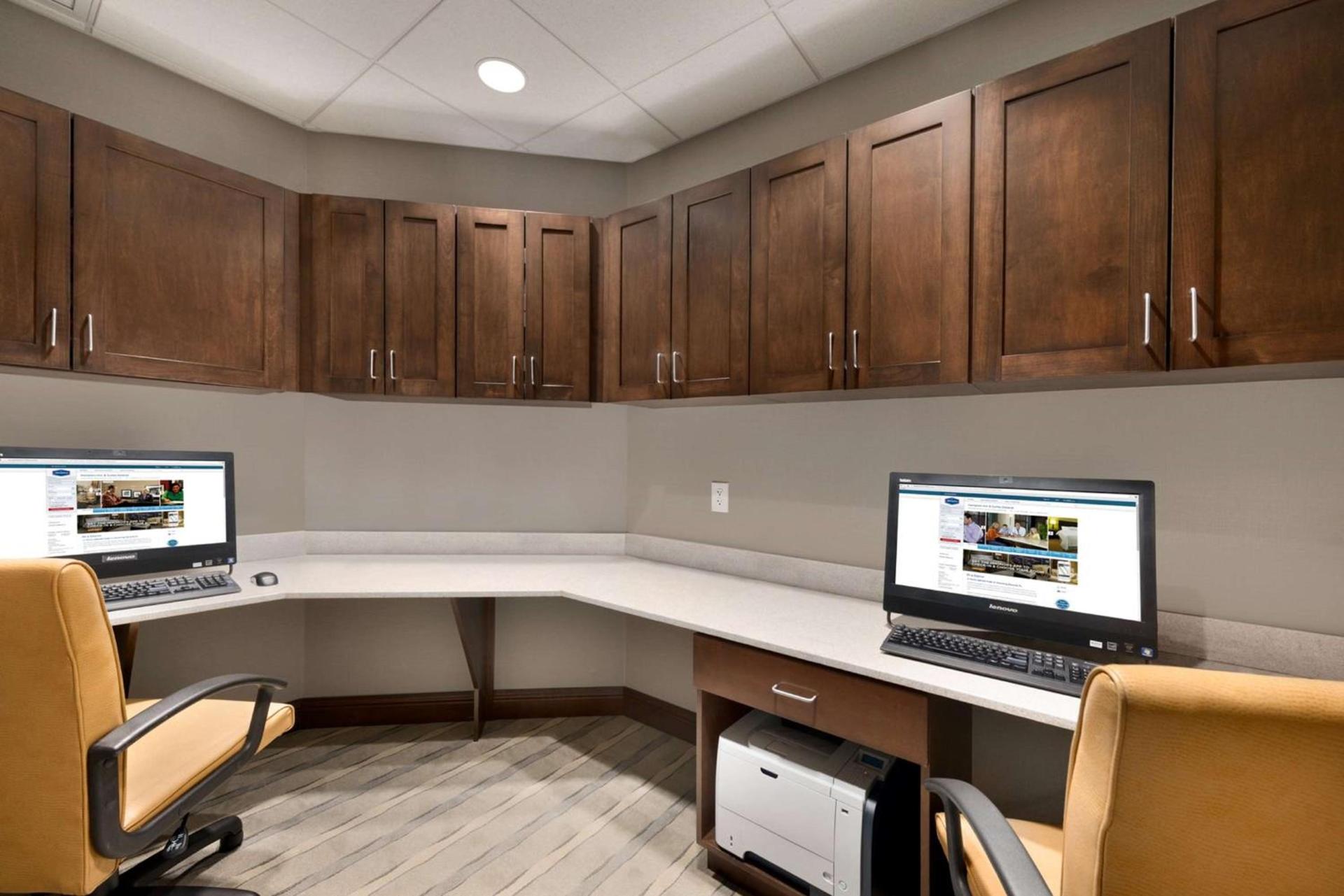 Hampton Inn & Suites - DeLand photo 56