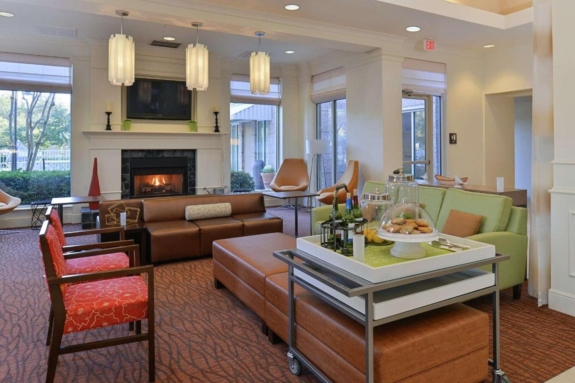 Hilton Garden Inn Addison photo 33