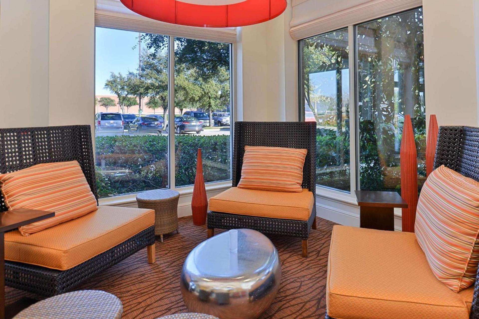 Hilton Garden Inn Addison photo 38