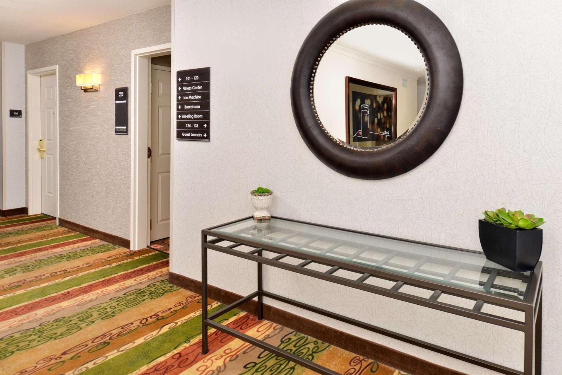 Hilton Garden Inn Addison photo 2