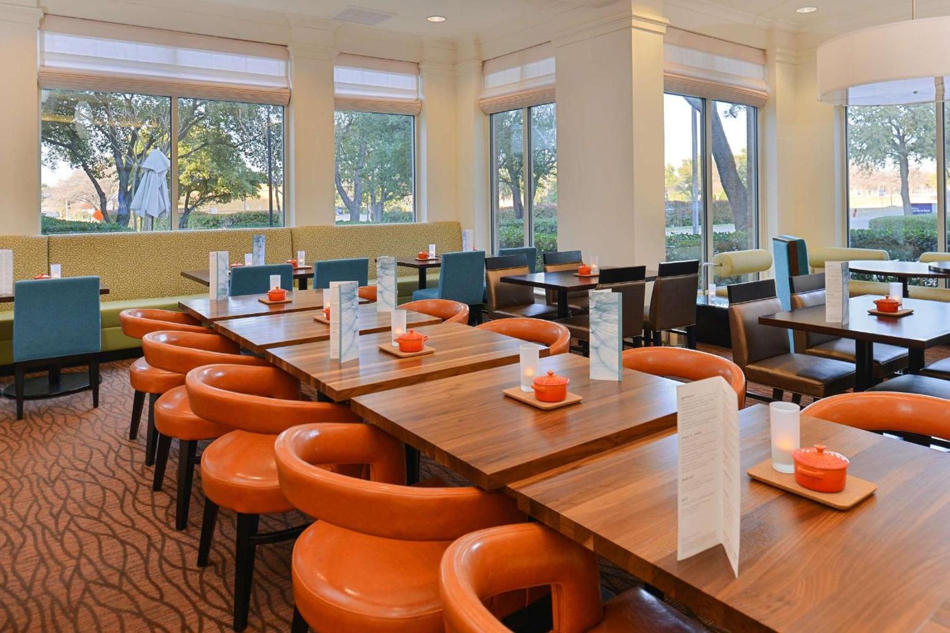 Hilton Garden Inn Addison photo 9