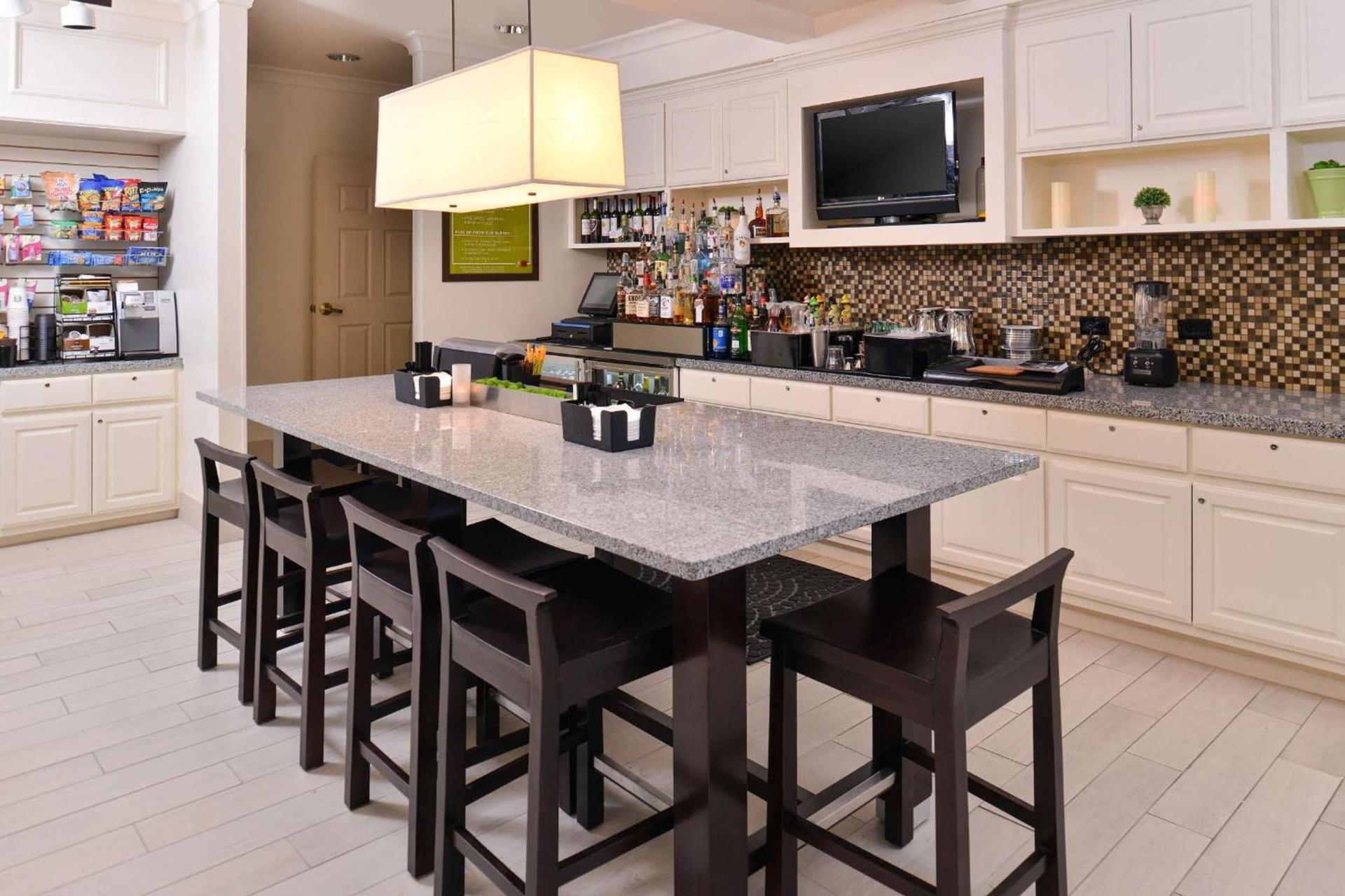Hilton Garden Inn Addison photo 19