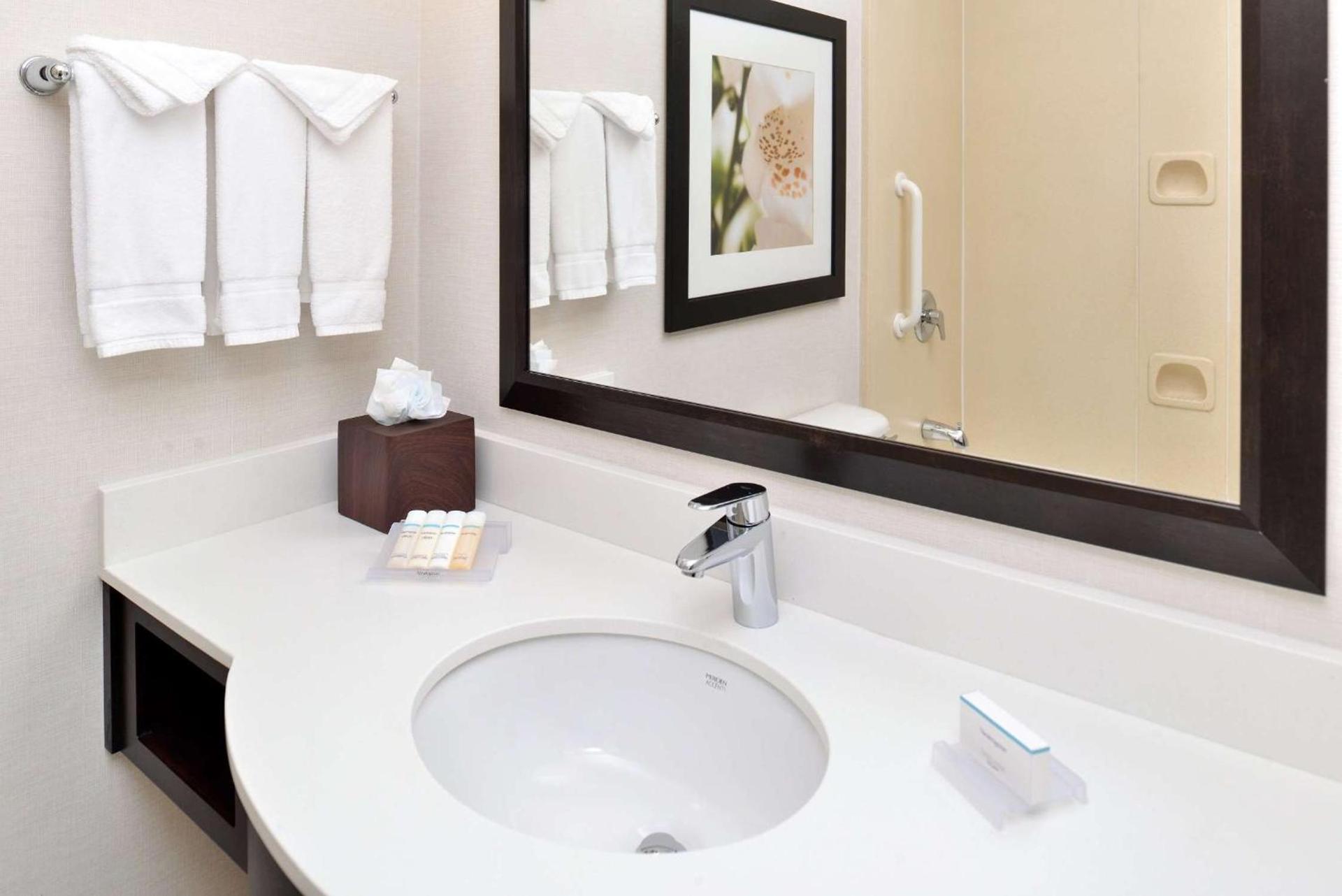 Hilton Garden Inn Addison photo 42