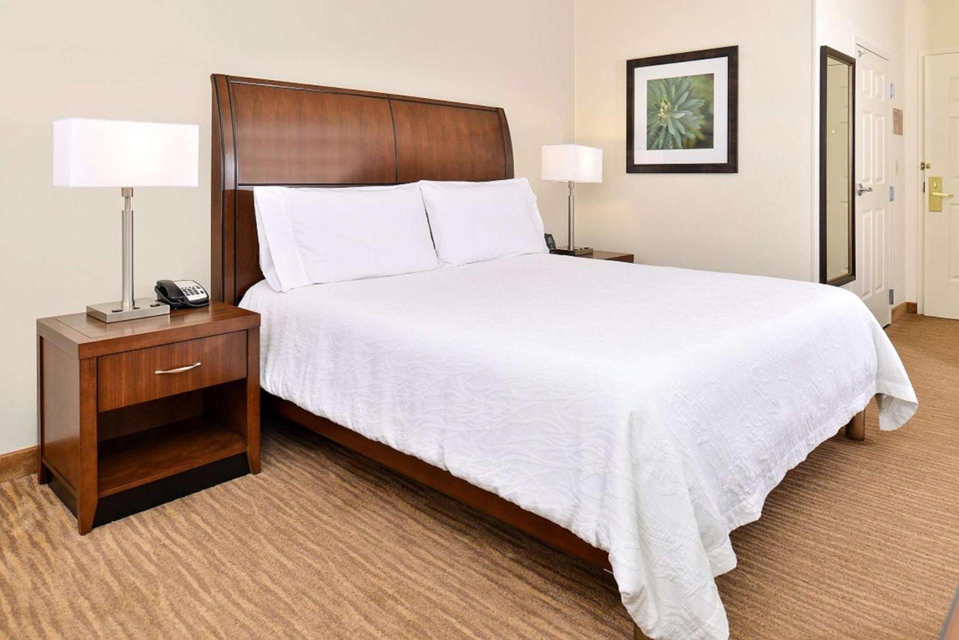 Hilton Garden Inn Addison photo 35