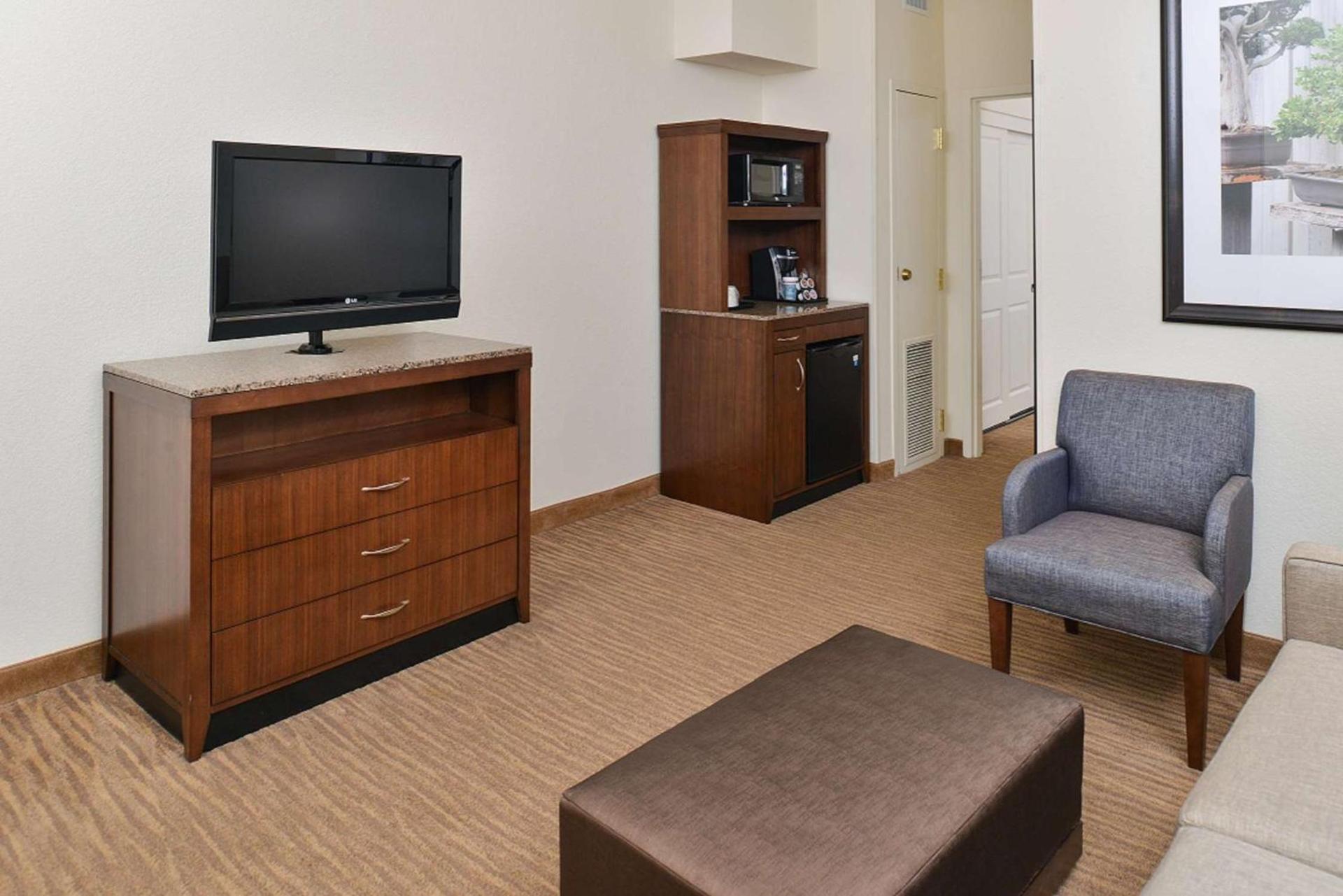 Hilton Garden Inn Addison photo 10