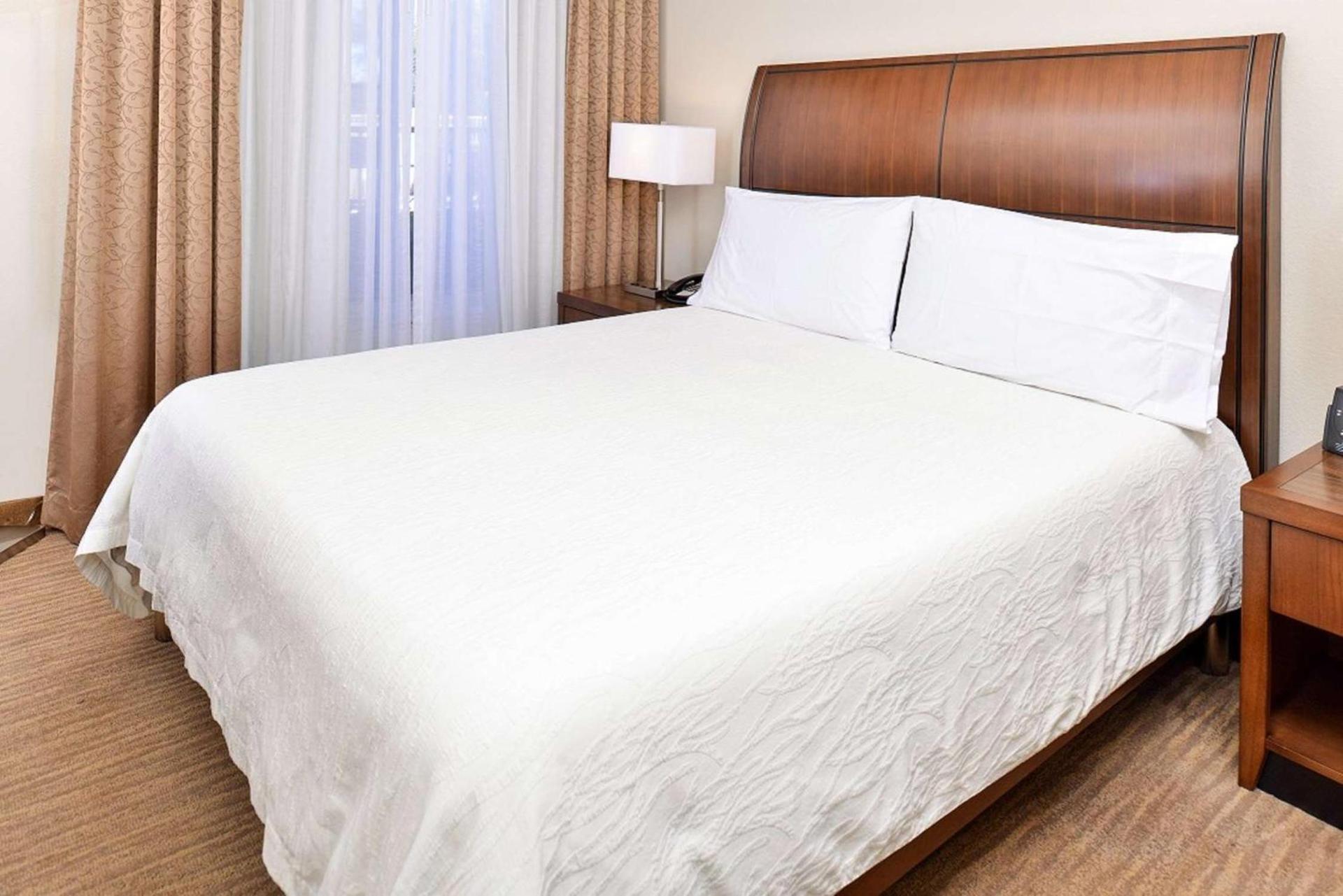 Hilton Garden Inn Addison photo 44